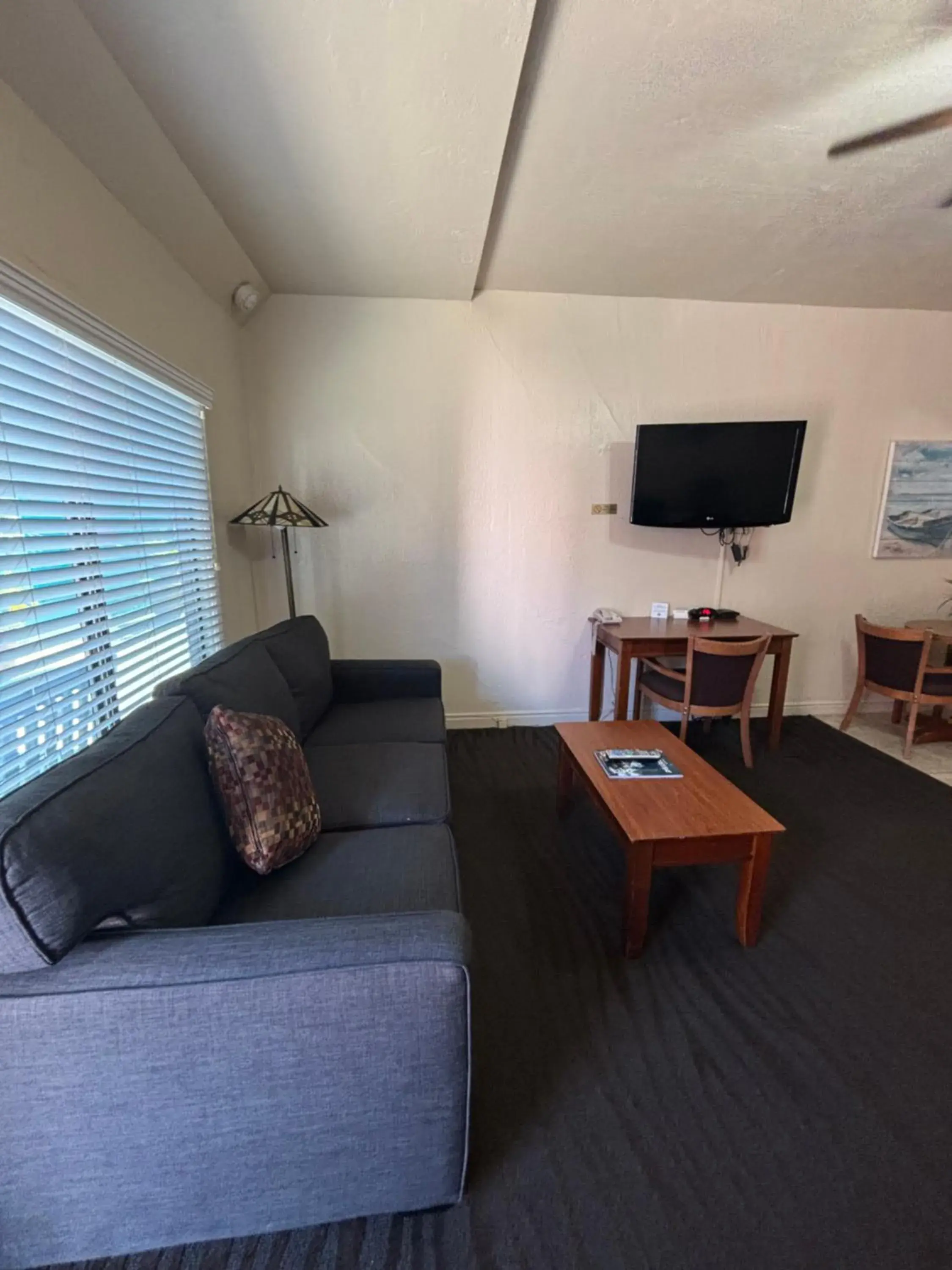 Living room in Capitola Venetian Vacation Rentals Living room in Capitola Venetian Vacation Rentals