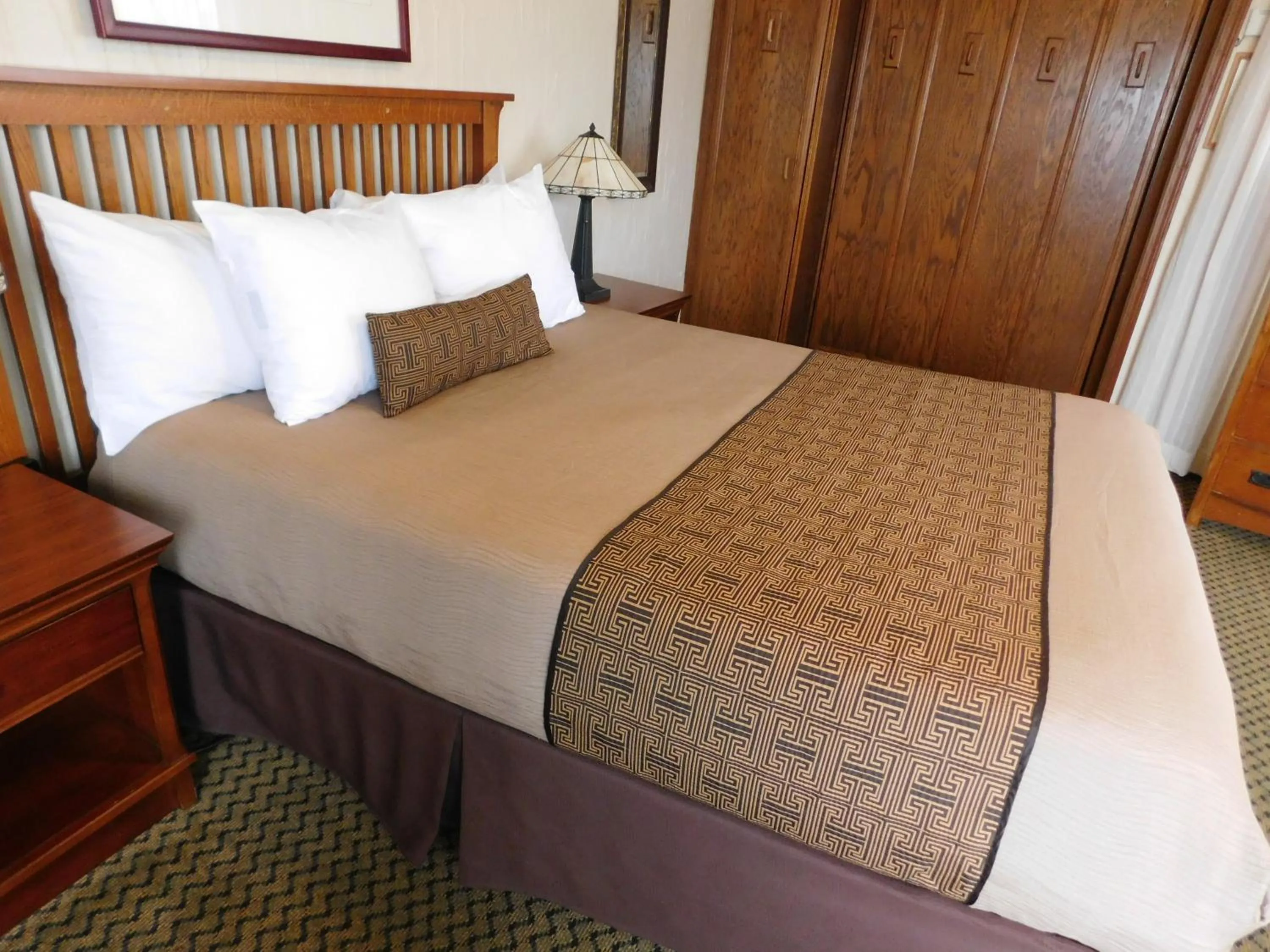 Bed in Capitola Venetian Vacation Rentals