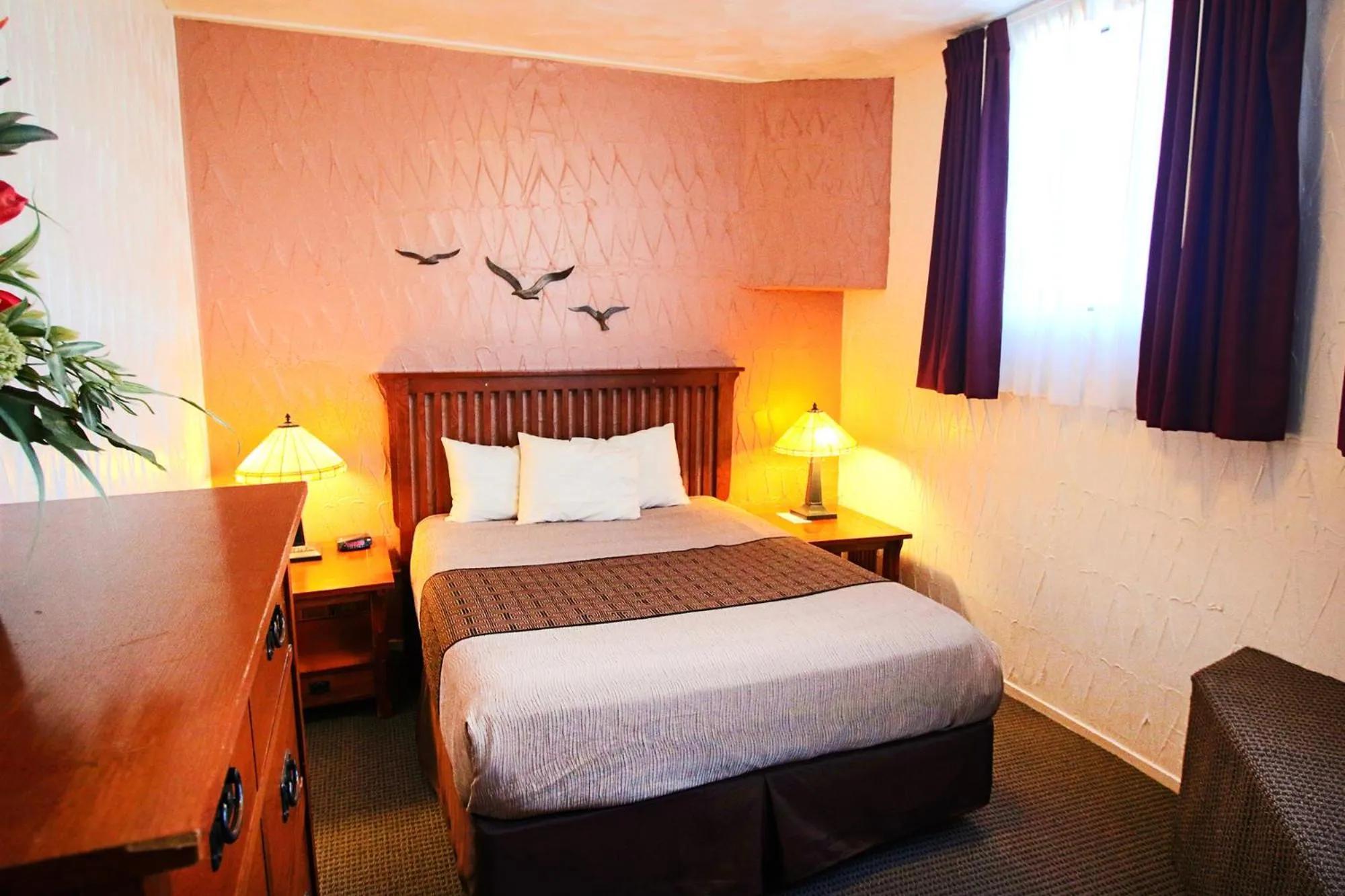 Bed in Capitola Venetian Vacation Rentals