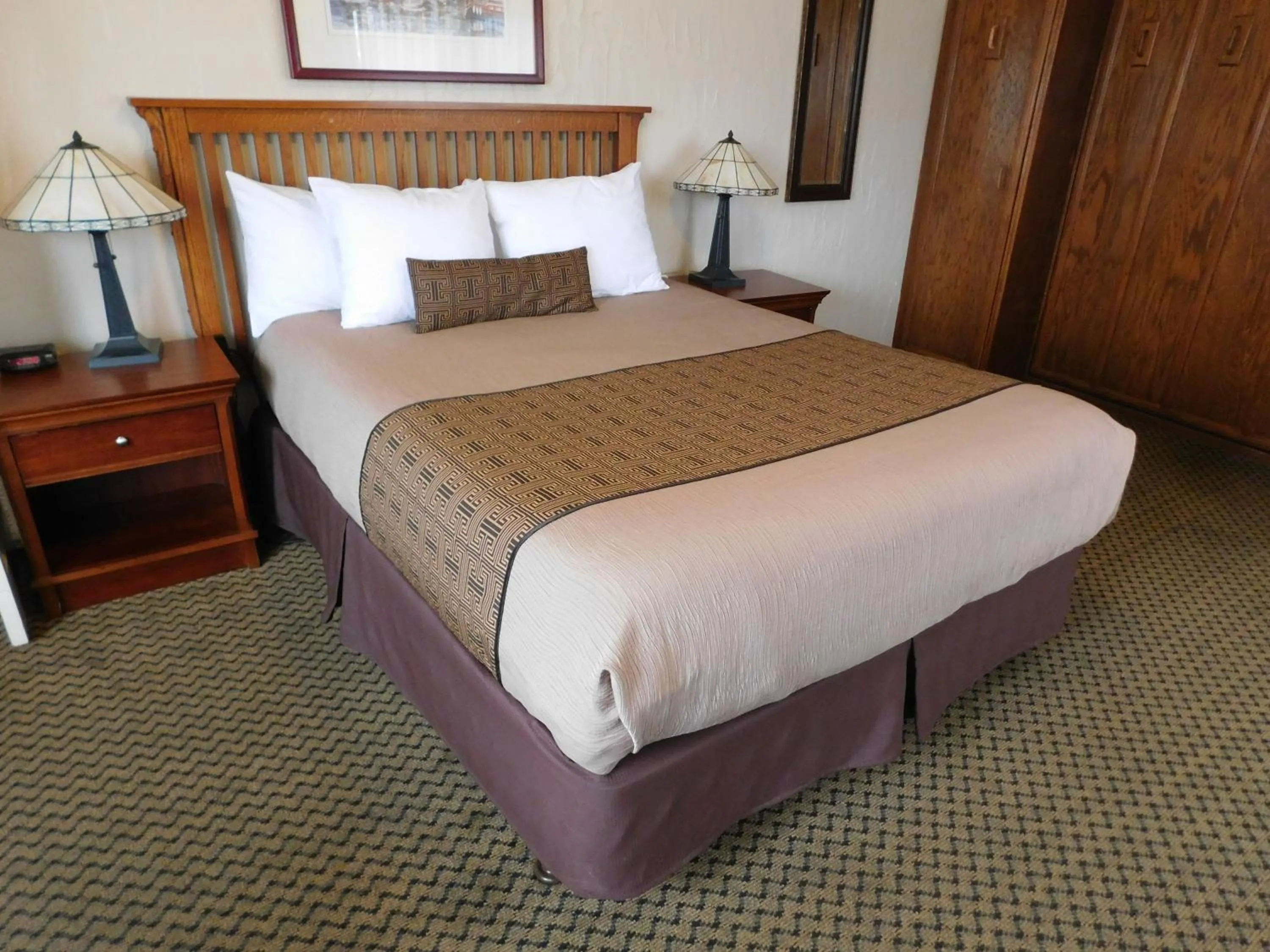 Bed in Capitola Venetian Vacation Rentals