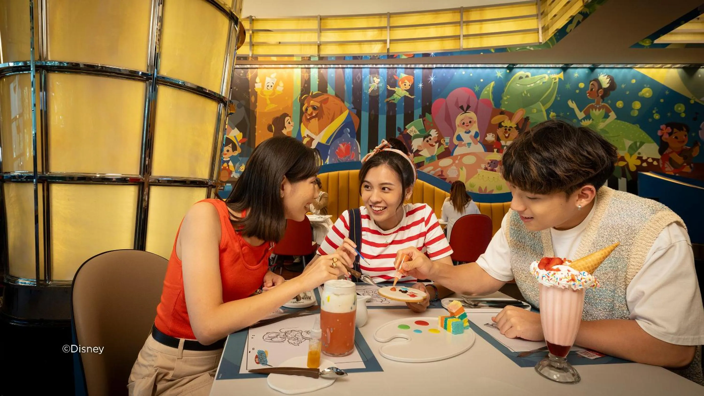 Restaurant/places to eat in Disney's Hollywood Hotel