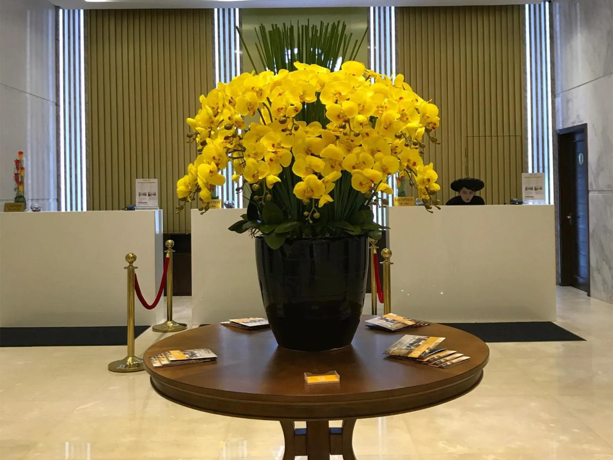 Lobby or reception in Yarra Ocean Suites Danang