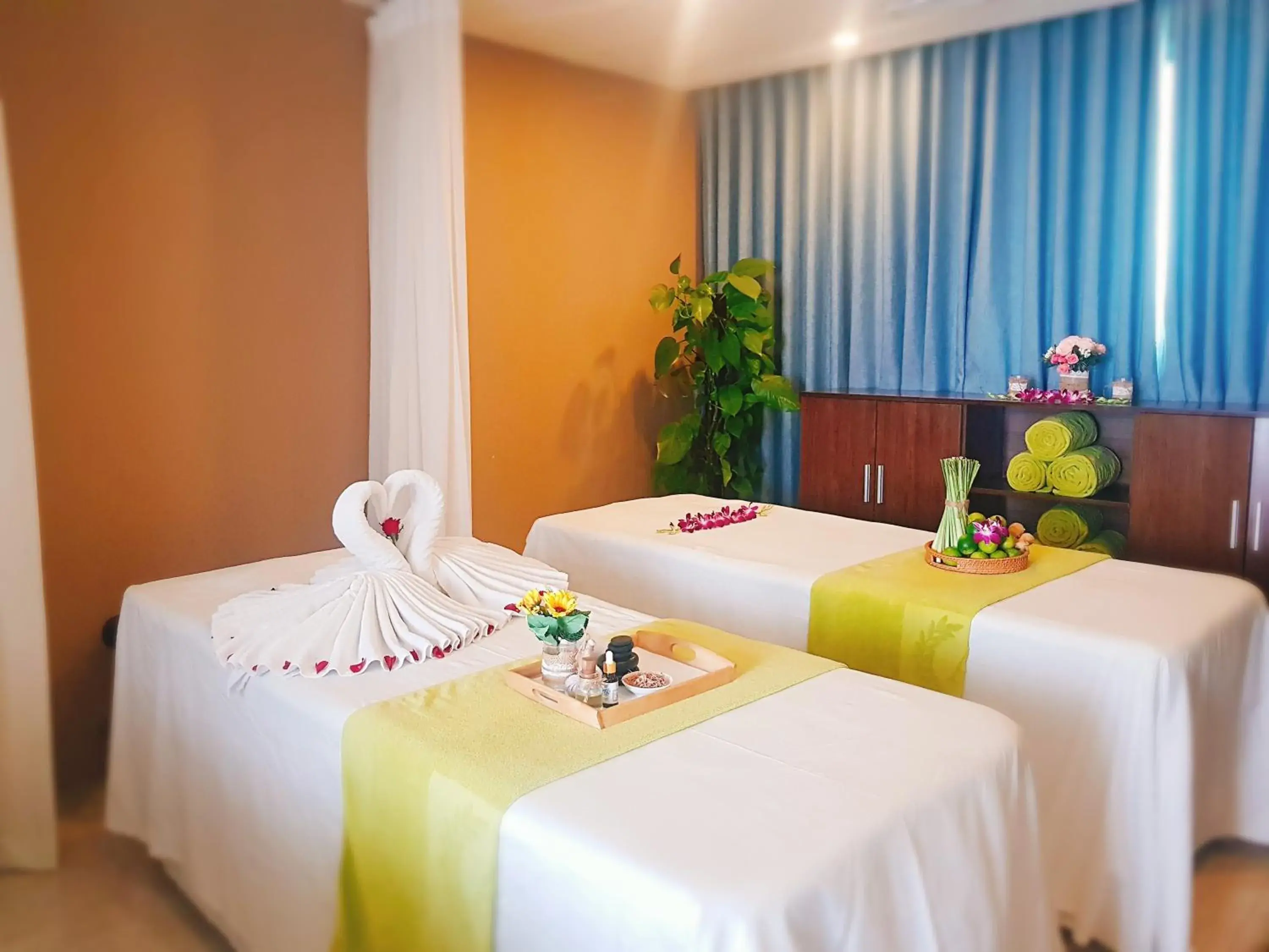 Spa and wellness centre/facilities, Bed in Yarra Ocean Suites Danang Spa and wellness centre/facilities, Bed in Yarra Ocean Suites Danang