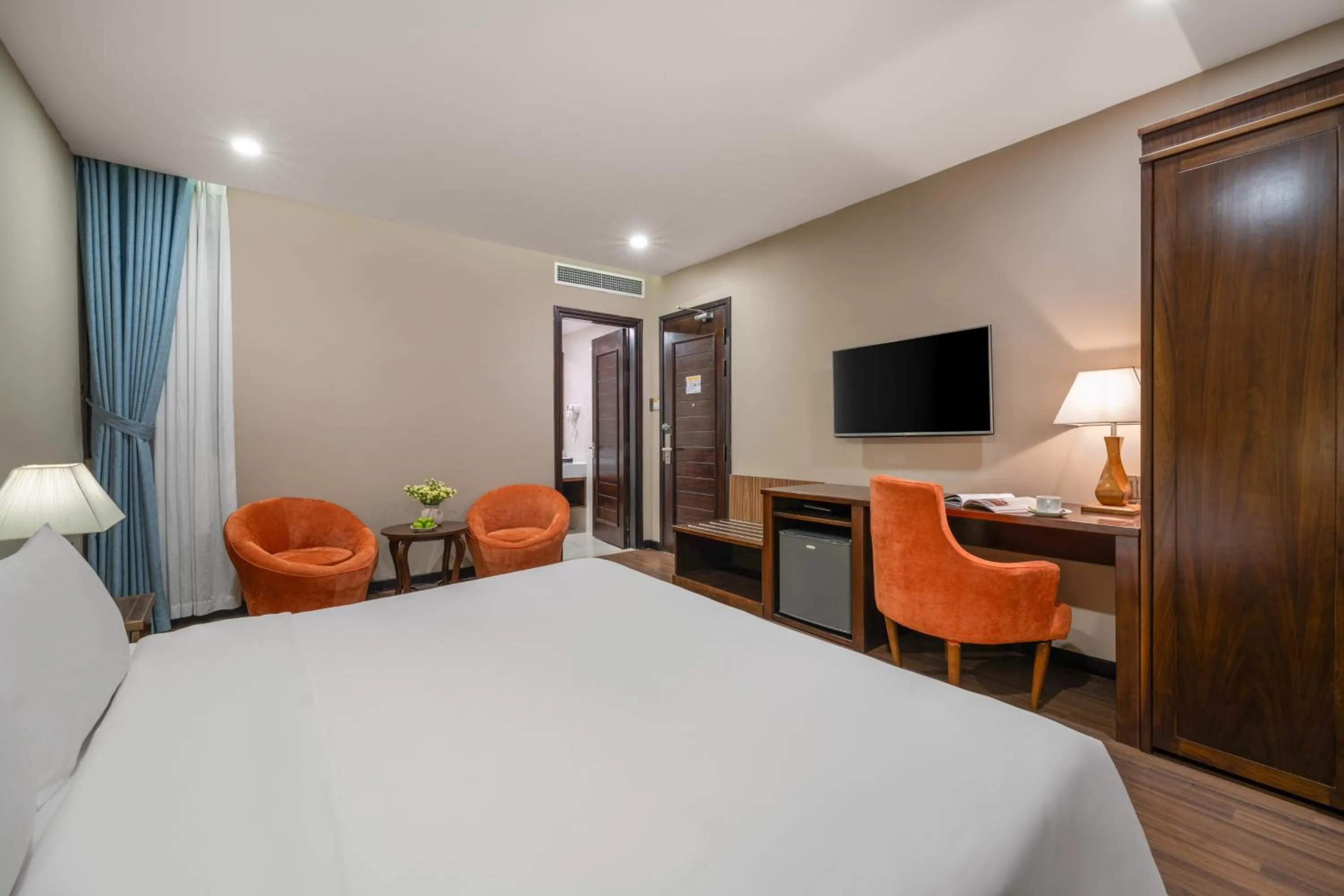 Bed in Yarra Ocean Suites Danang