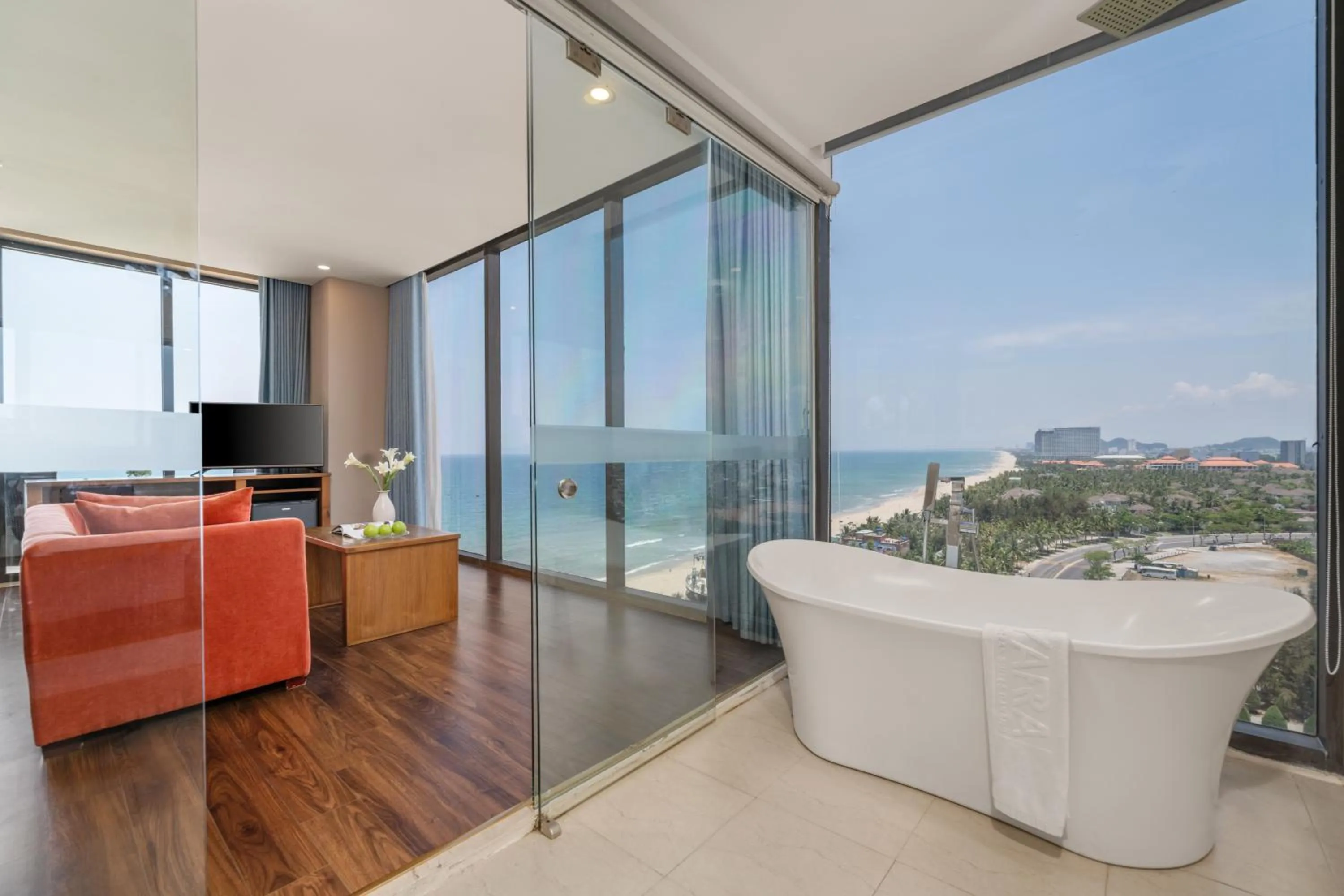 Yarra Ocean Suites Danang