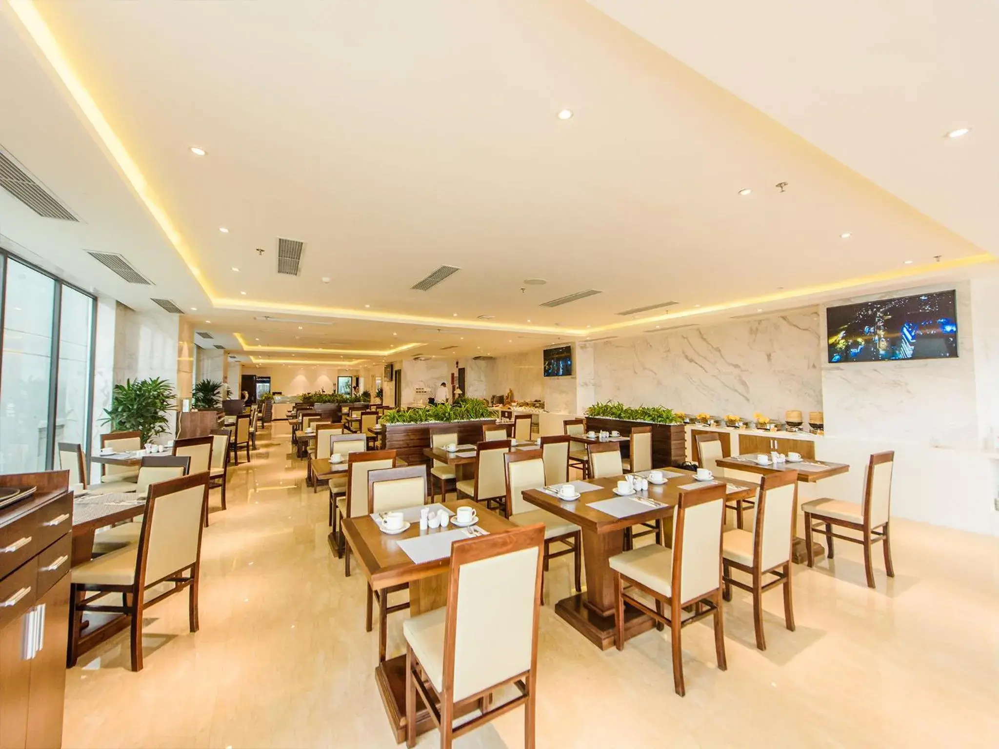 Restaurant/places to eat in Yarra Ocean Suites Danang Restaurant/places to eat in Yarra Ocean Suites Danang