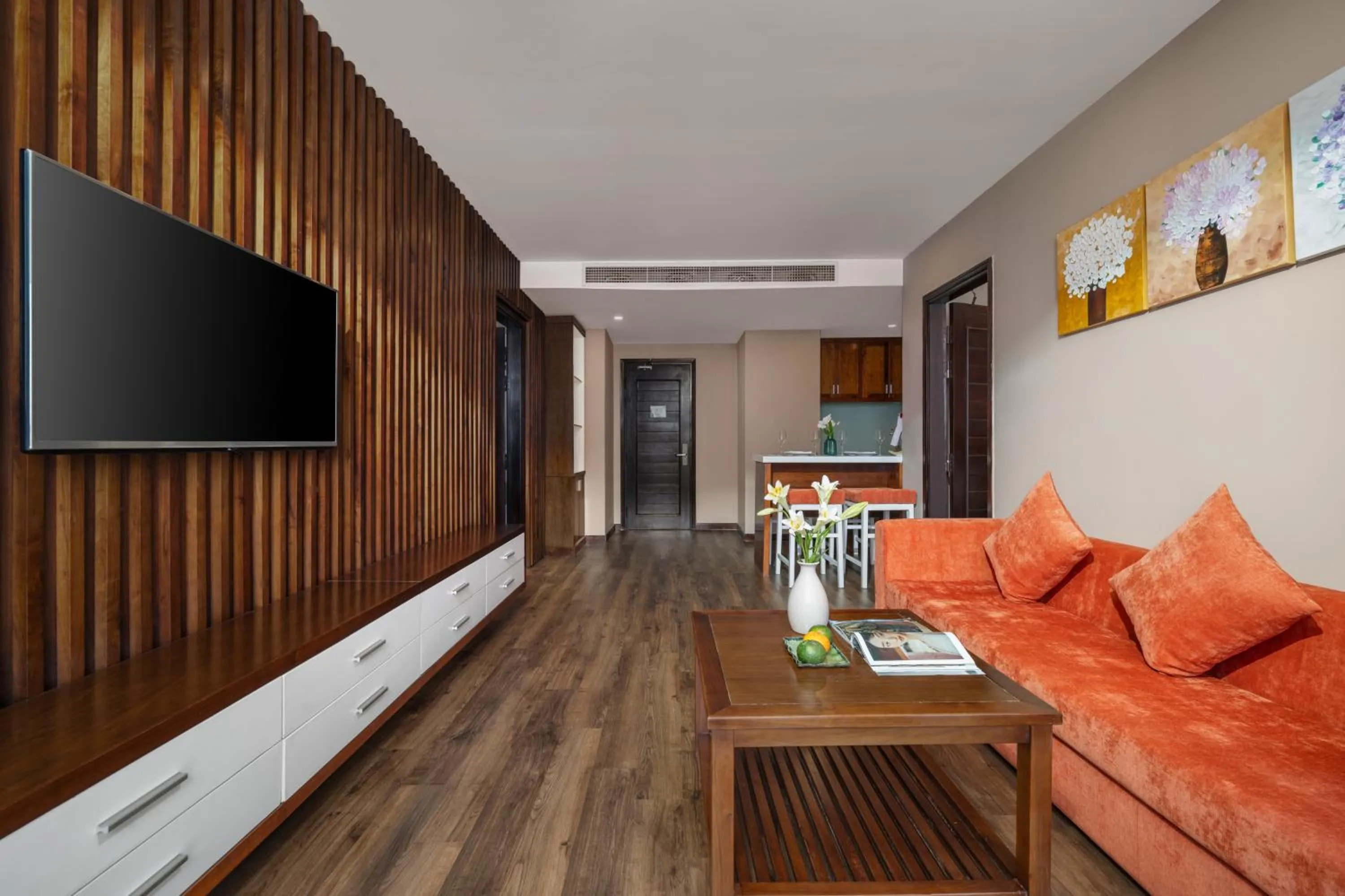 Yarra Ocean Suites Danang