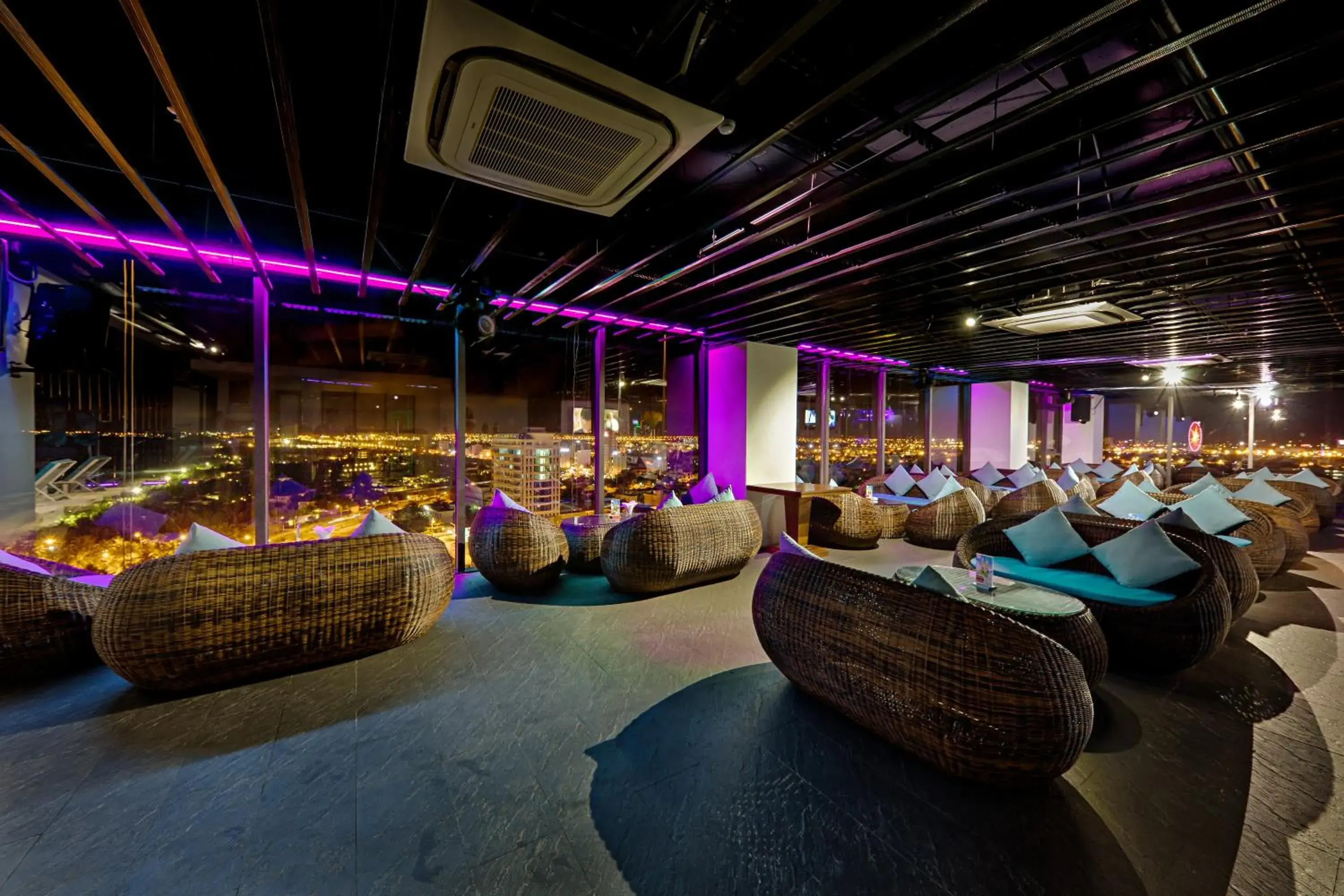 Lounge or bar in Yarra Ocean Suites Danang Lounge or bar in Yarra Ocean Suites Danang