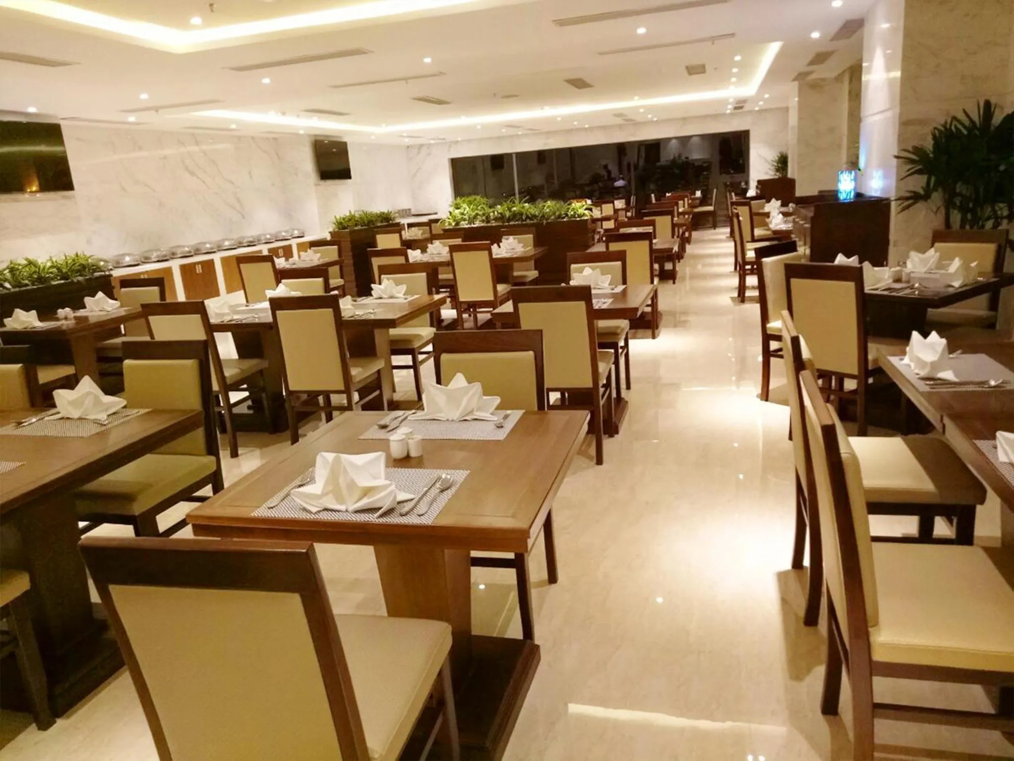 Restaurant/places to eat in Yarra Ocean Suites Danang