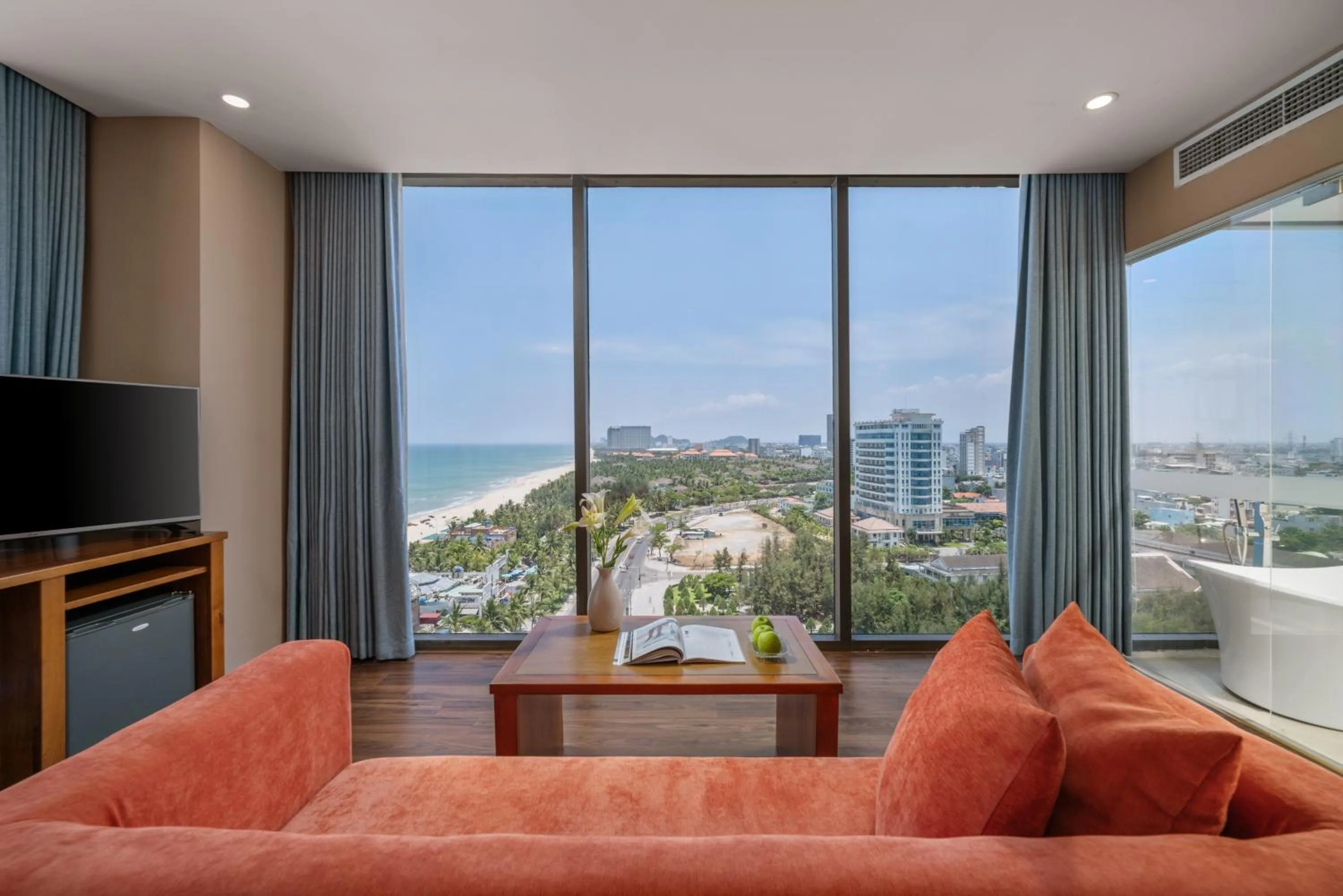 Yarra Ocean Suites Danang