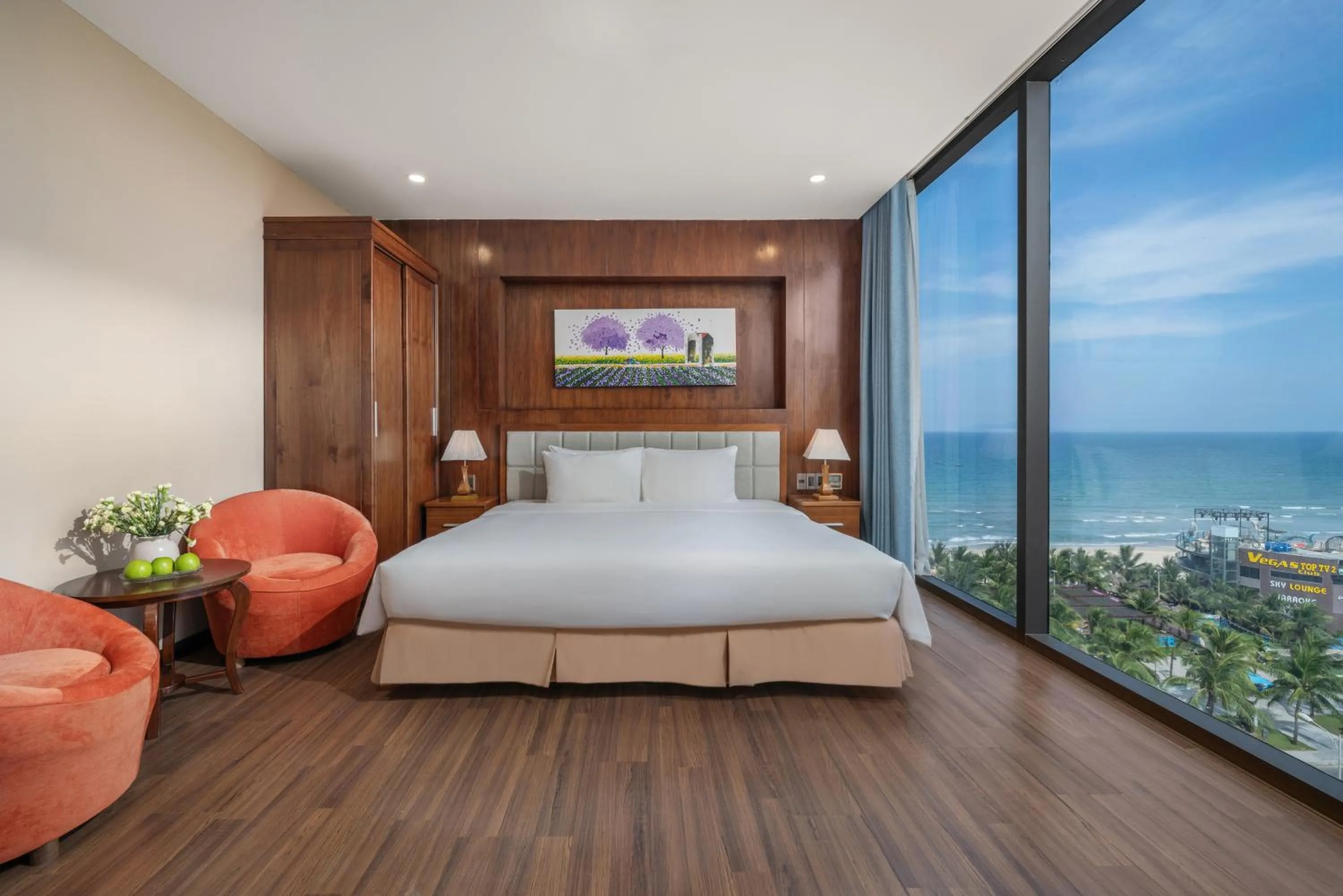 Bed in Yarra Ocean Suites Danang