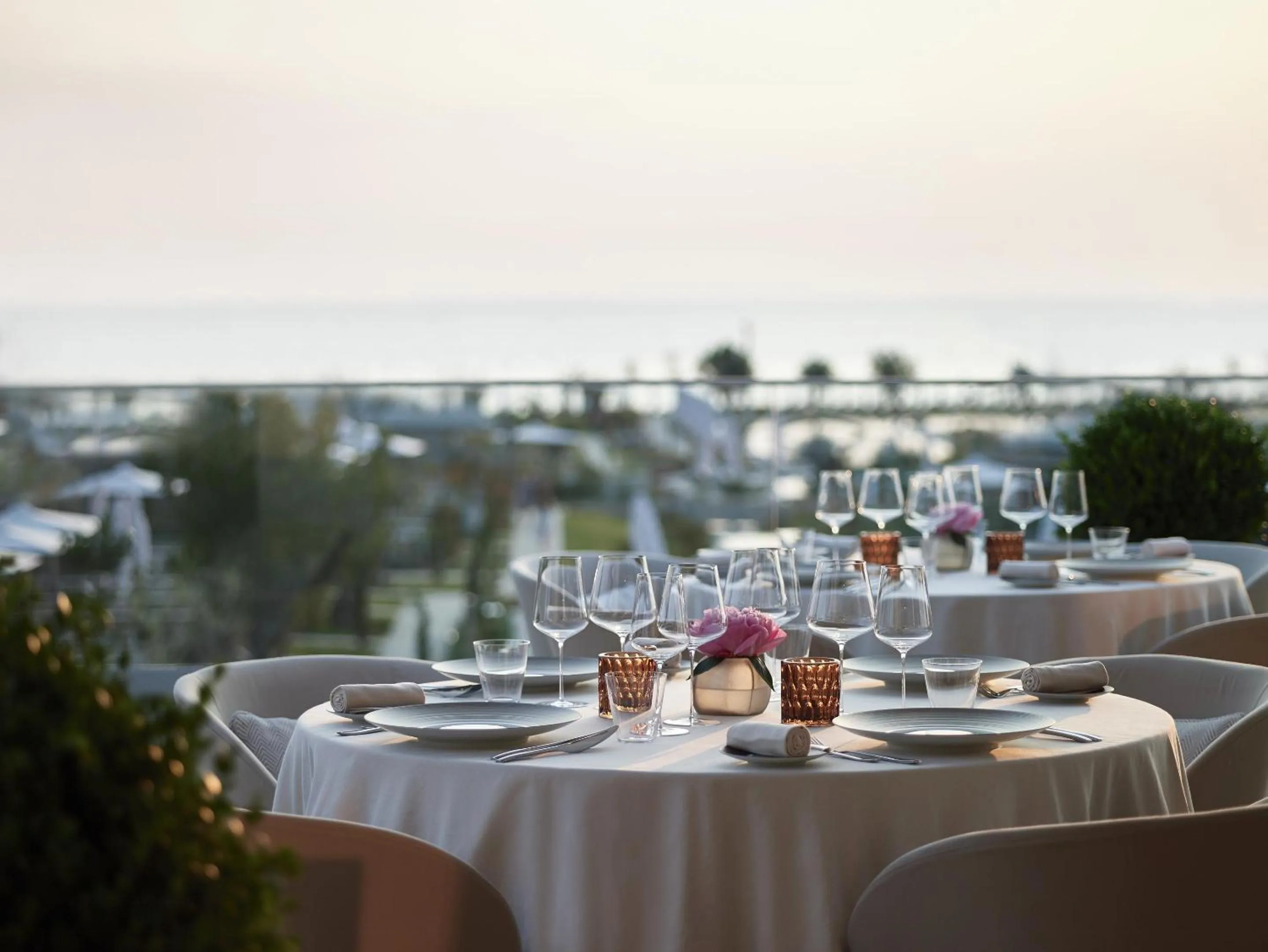 Restaurant/places to eat in Sani Dunes