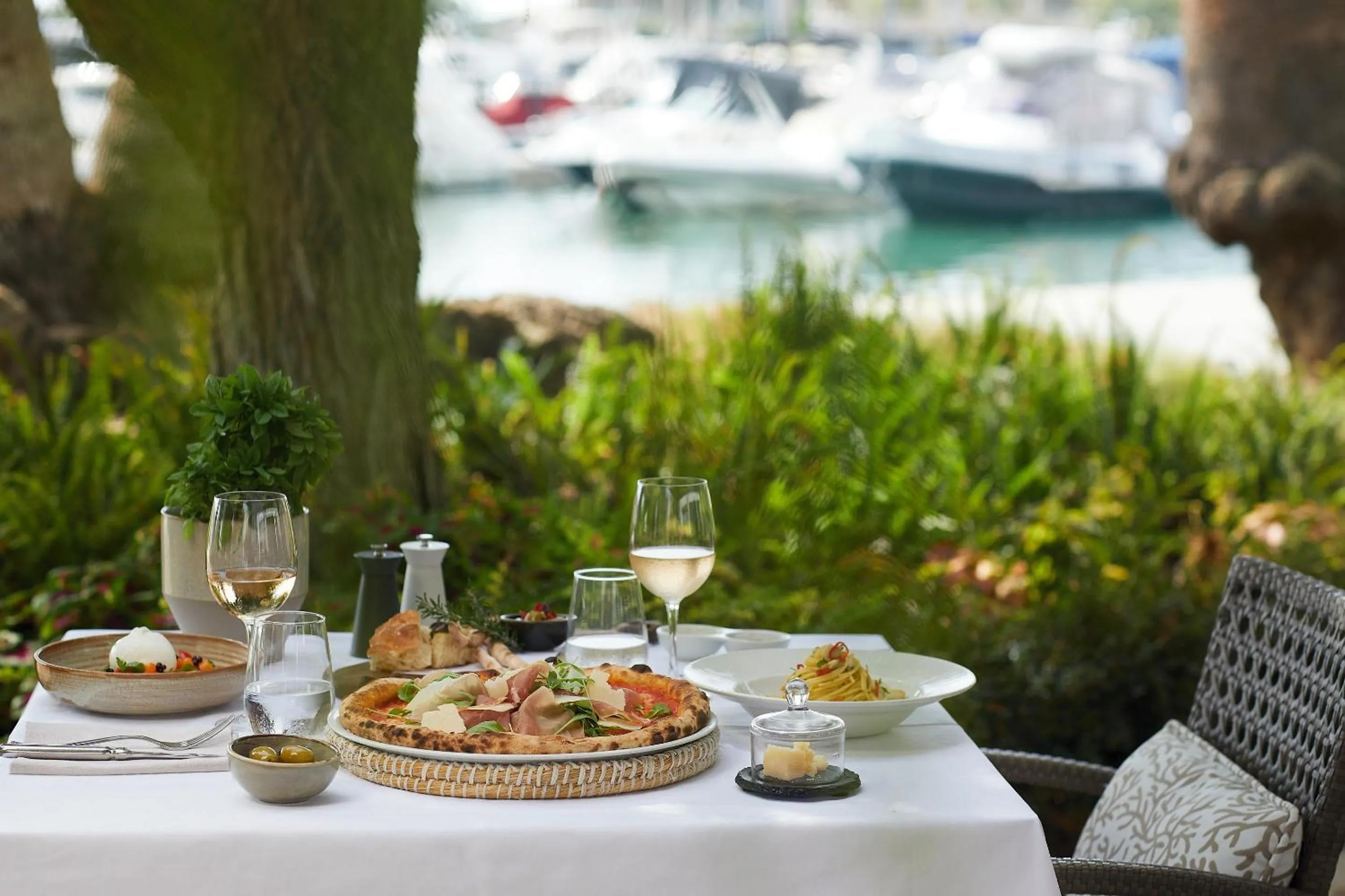 Restaurant/places to eat in Sani Dunes