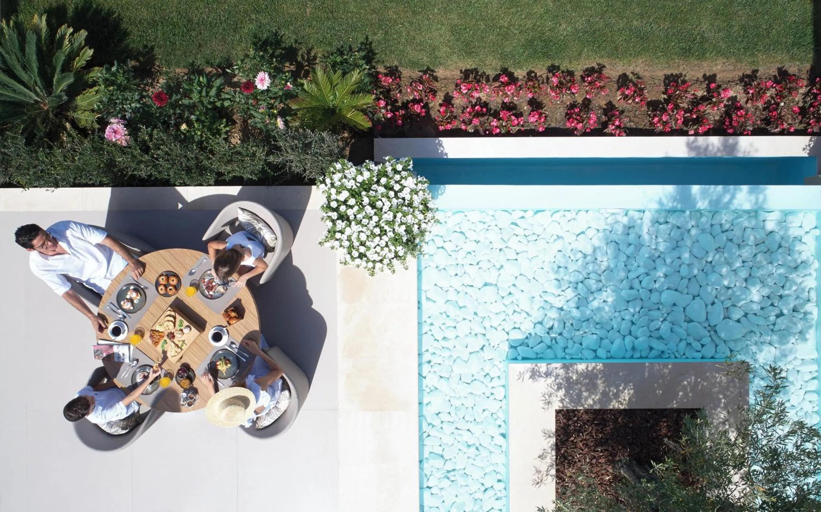 Restaurant/places to eat in Sani Dunes