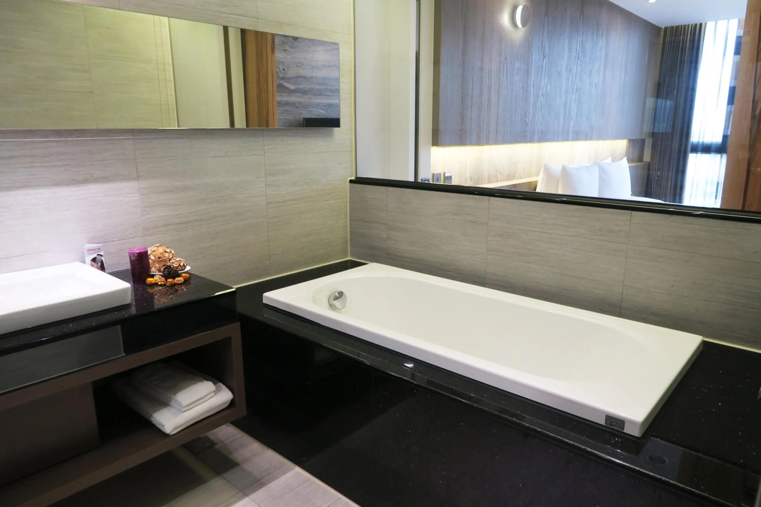 Bathroom, Bed in Look Royal Resort