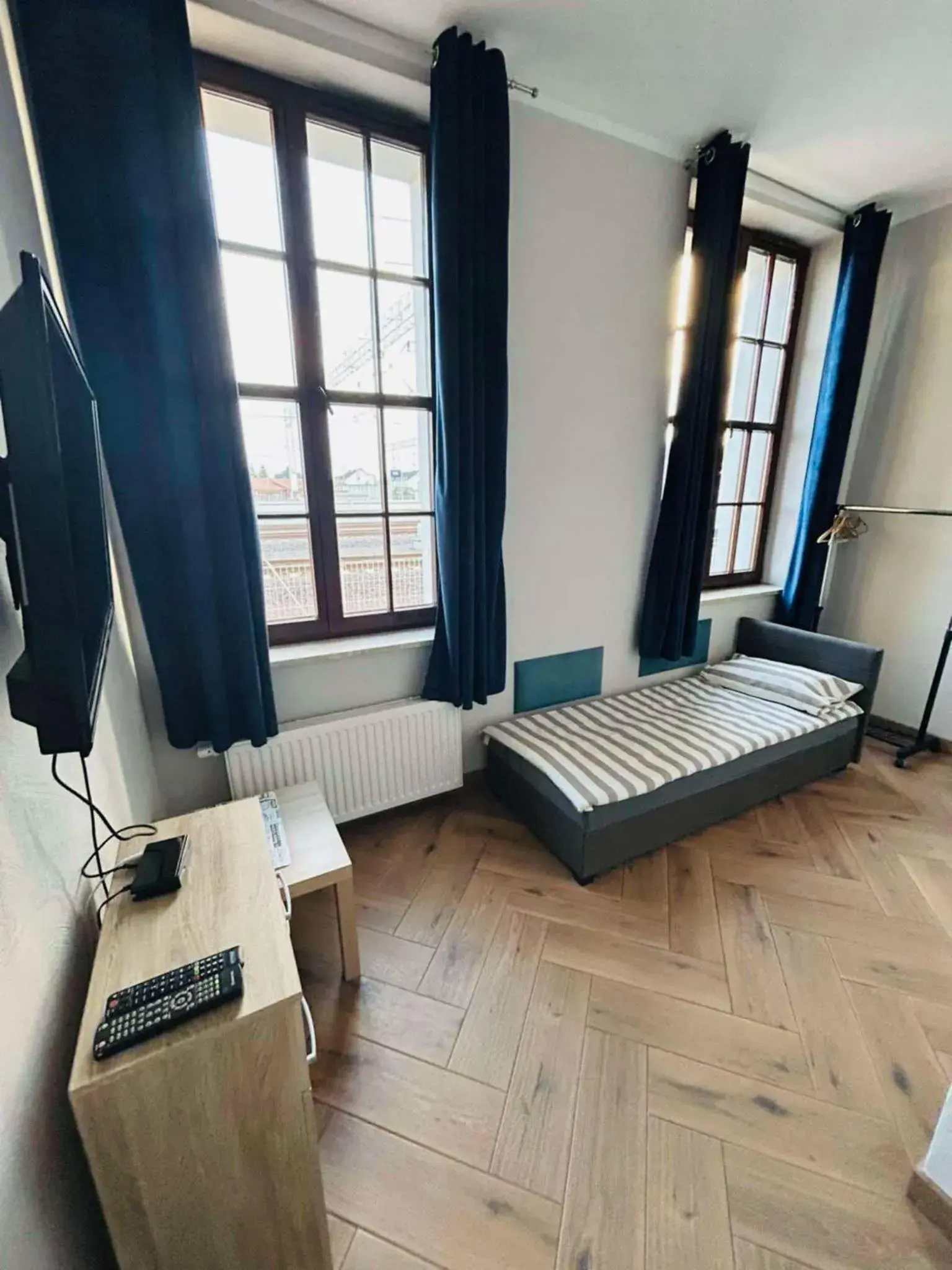Single Room with Private Bathroom in Open Tours Single Room with Private Bathroom in Open Tours