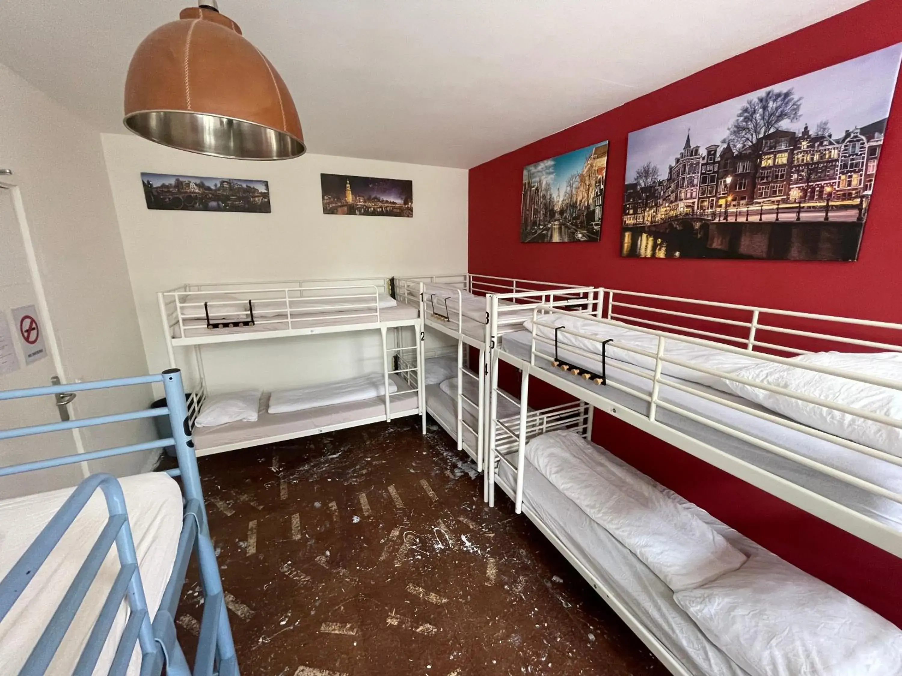 Bunk Bed in Female Dormitory Room in Thuis bij Schell Bunk Bed in Female Dormitory Room in Thuis bij Schell