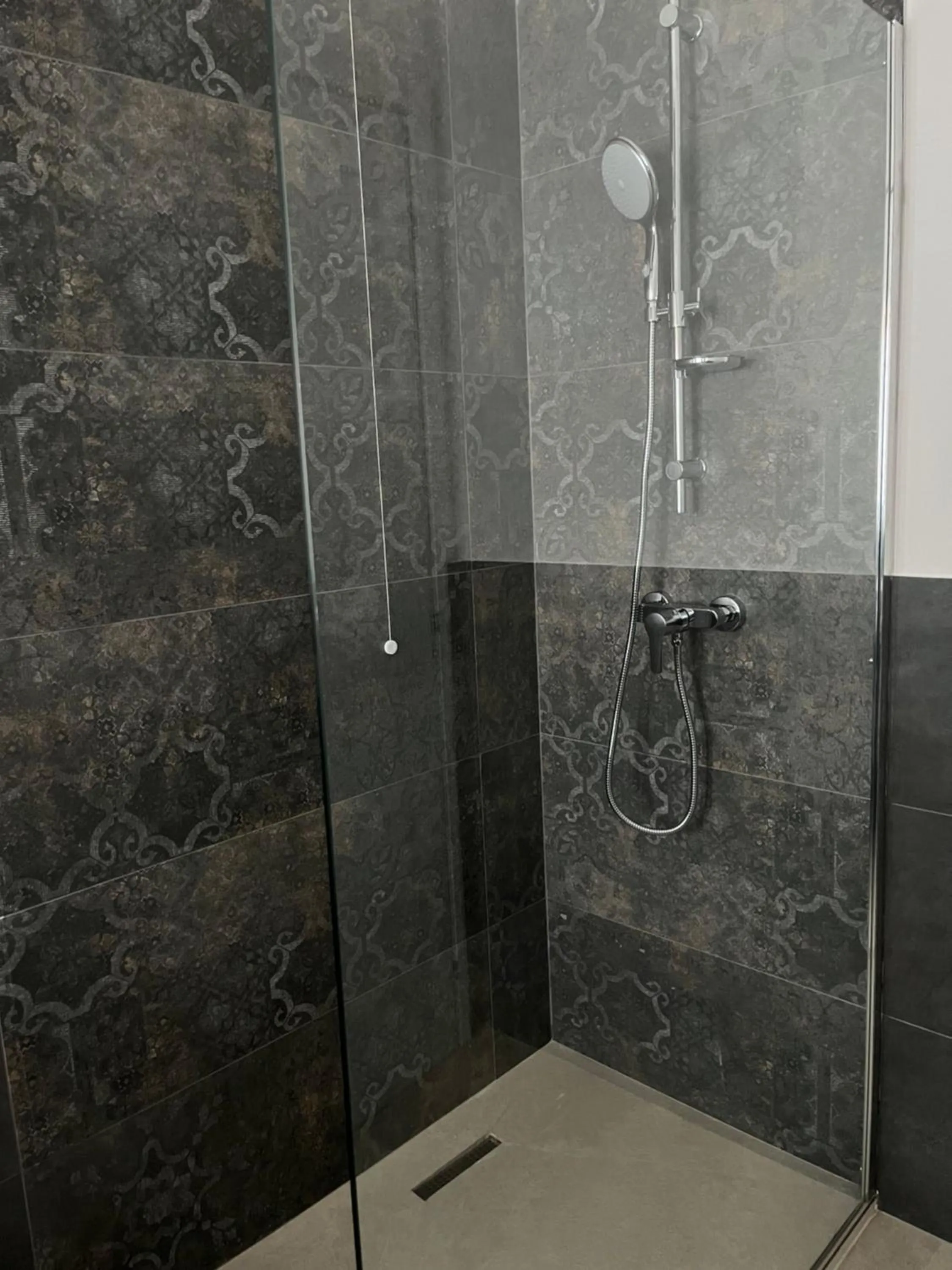 Shower in Fleur Blanche