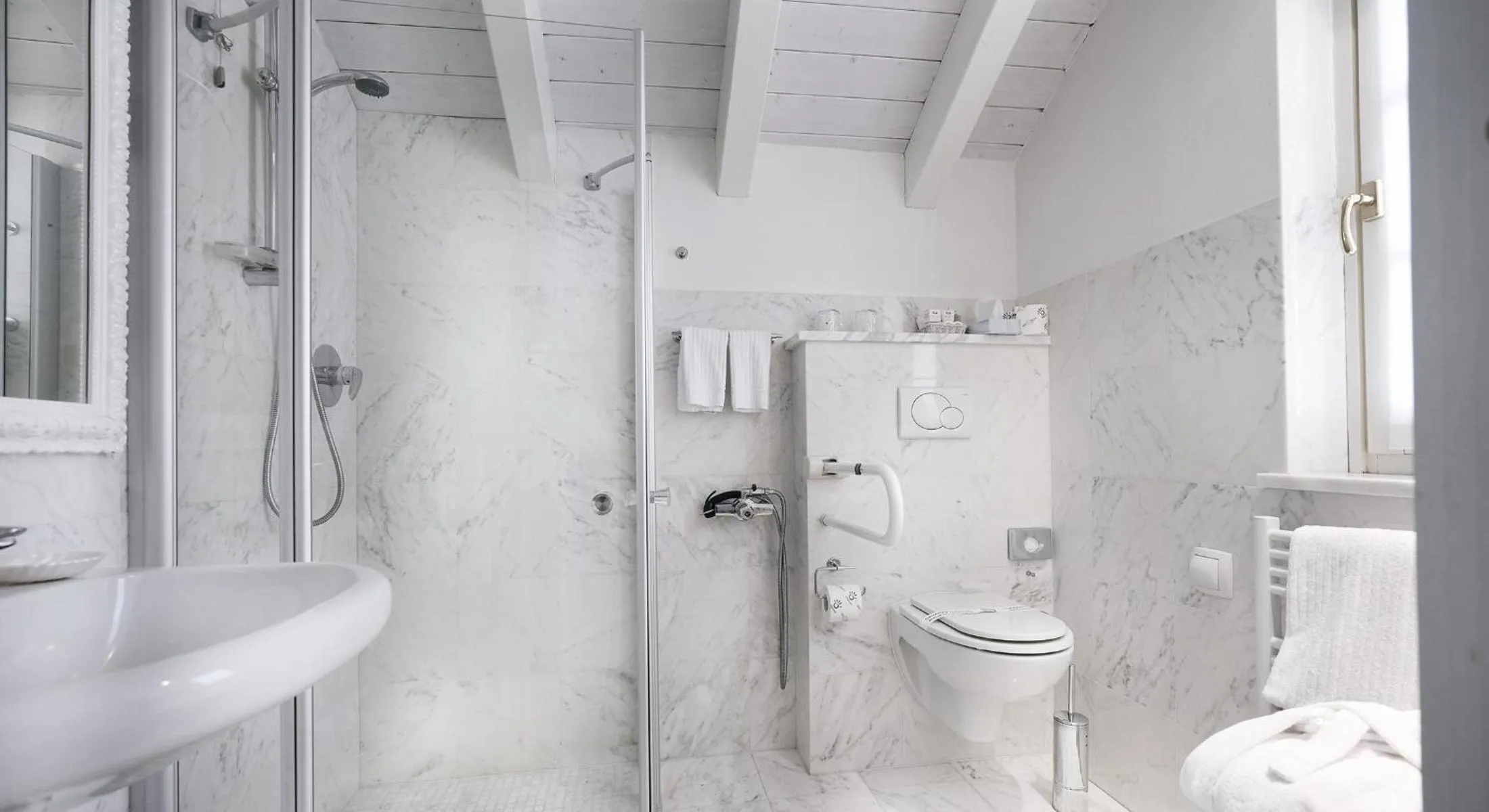 Bathroom in Hotel Cannero