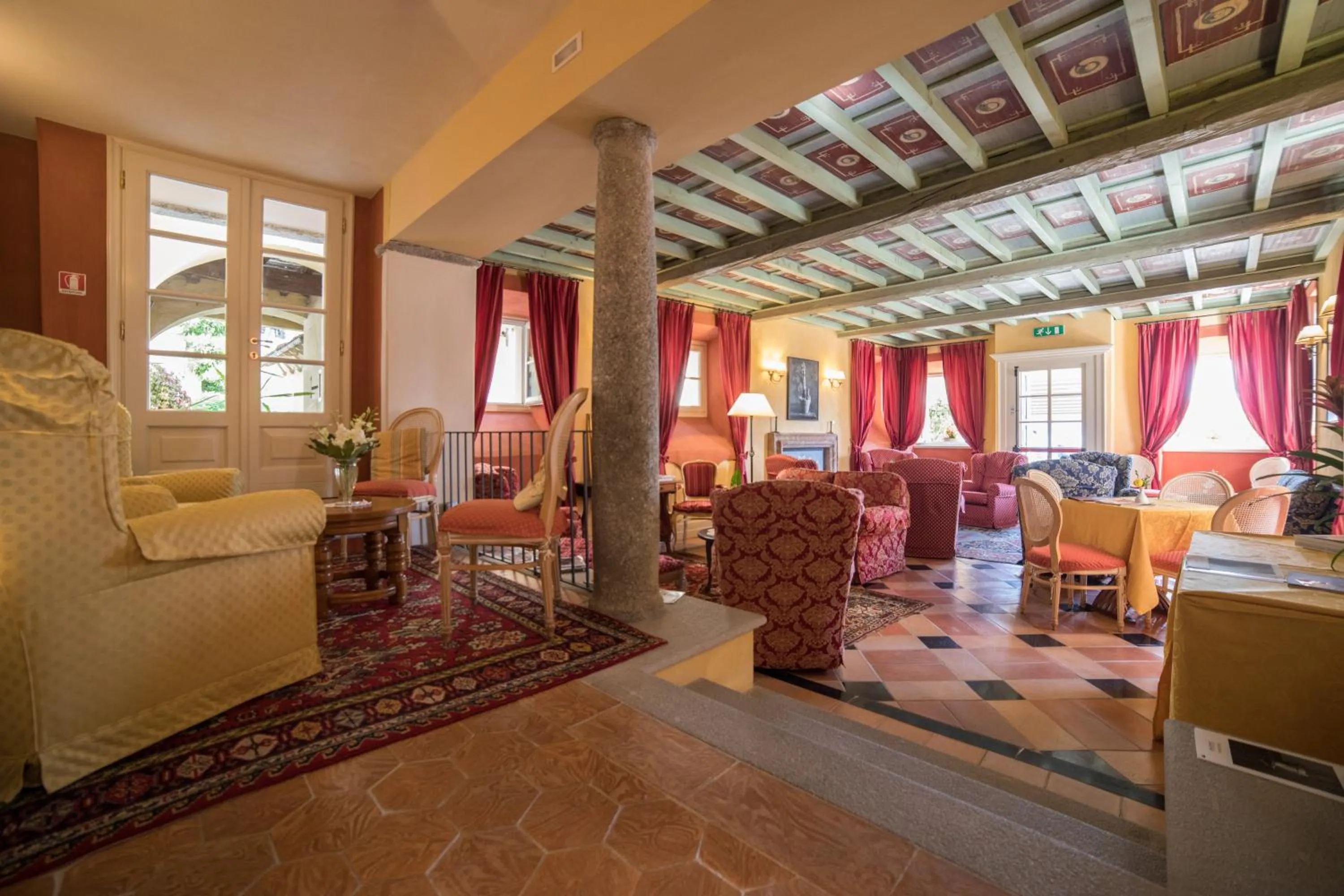 Communal lounge/ TV room in Hotel Cannero