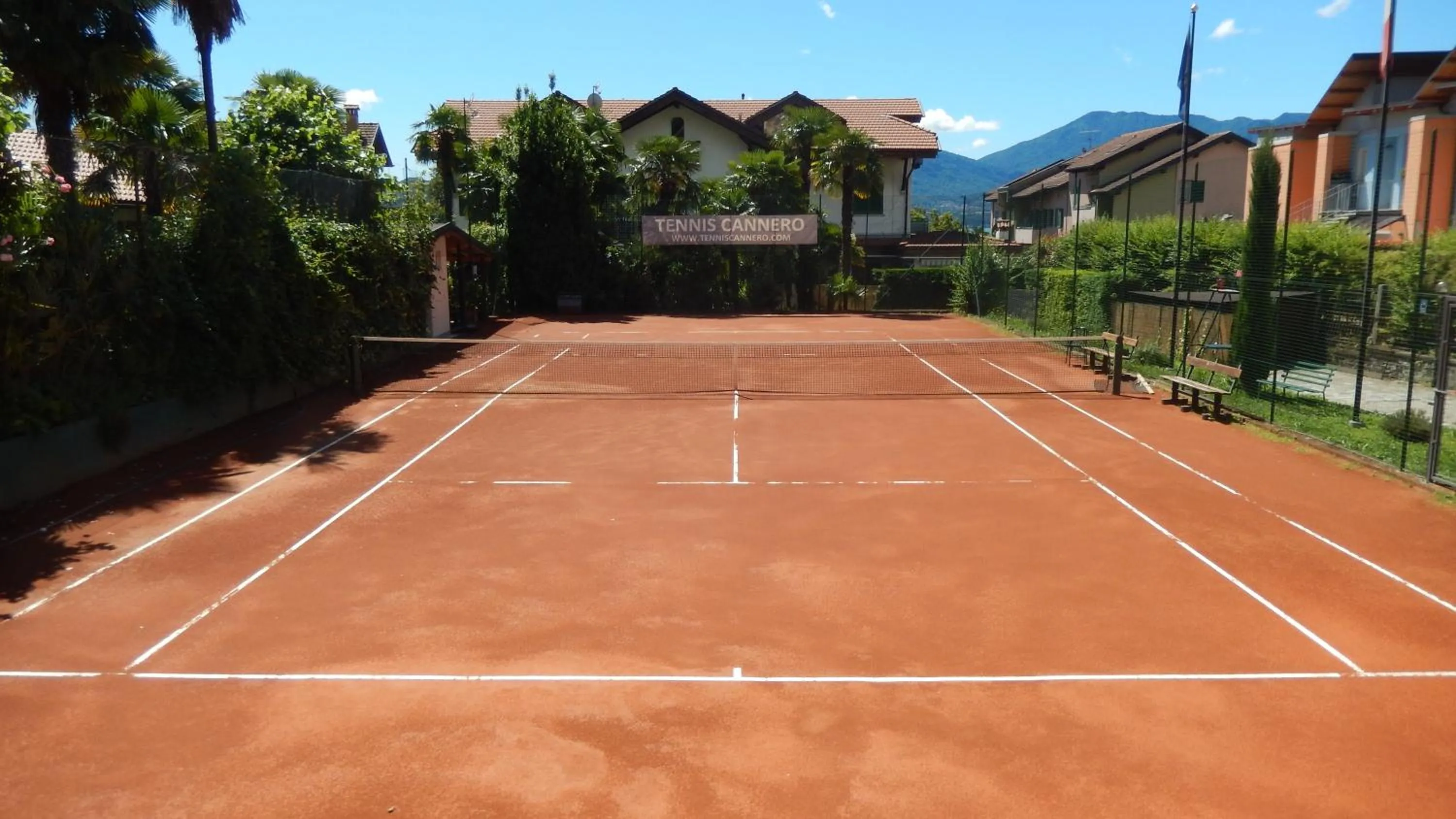 Tennis court in Hotel Cannero