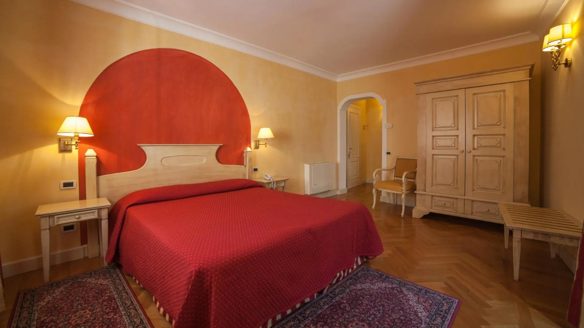 Photo of the whole room, Bed in Hotel Cannero