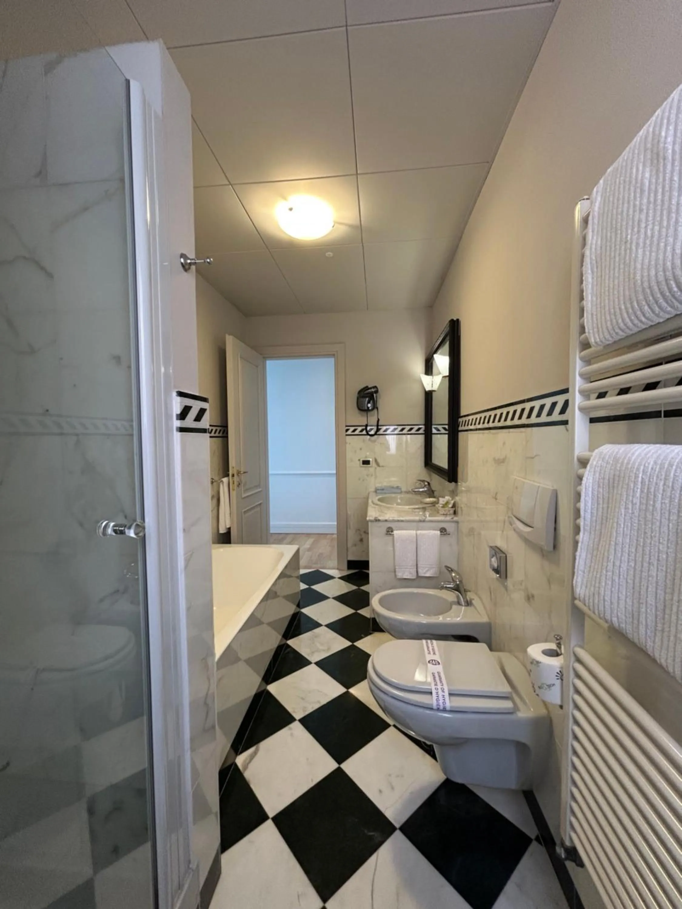 Bathroom in Hotel Cannero