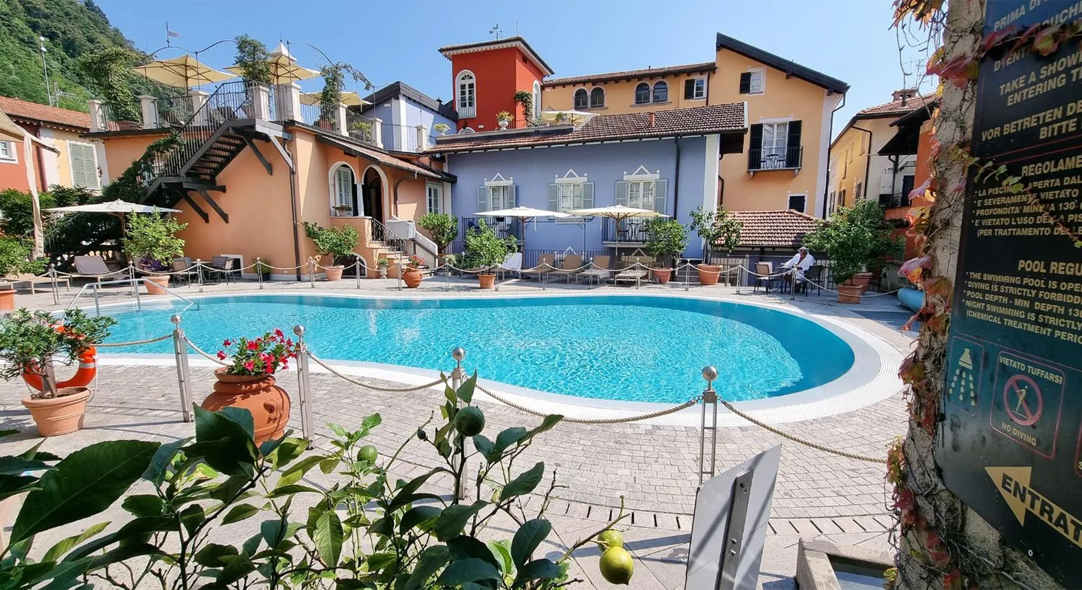 Swimming pool in Hotel Cannero