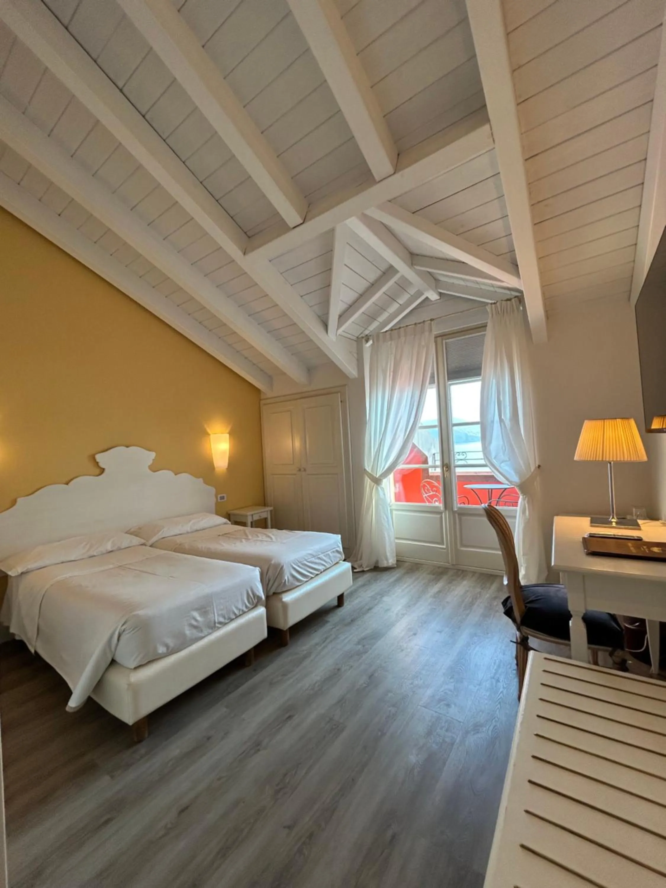 Bedroom, Bed in Hotel Cannero