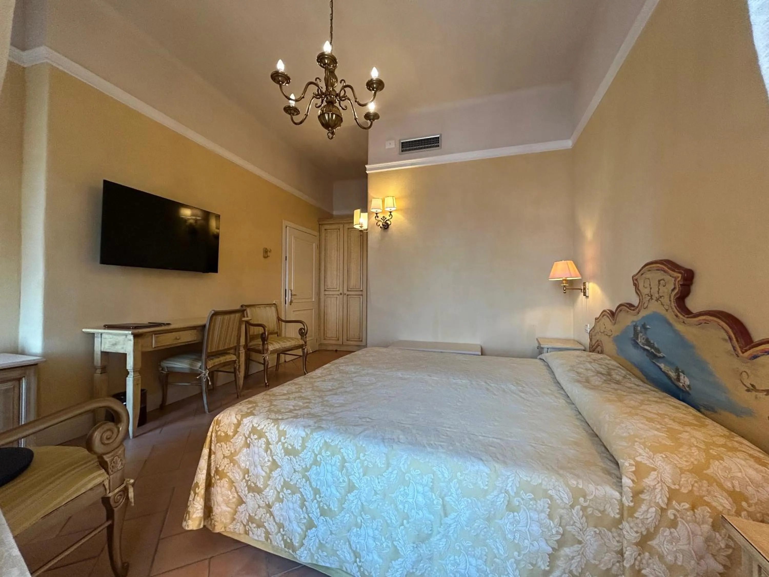 Bedroom, Bed in Hotel Cannero