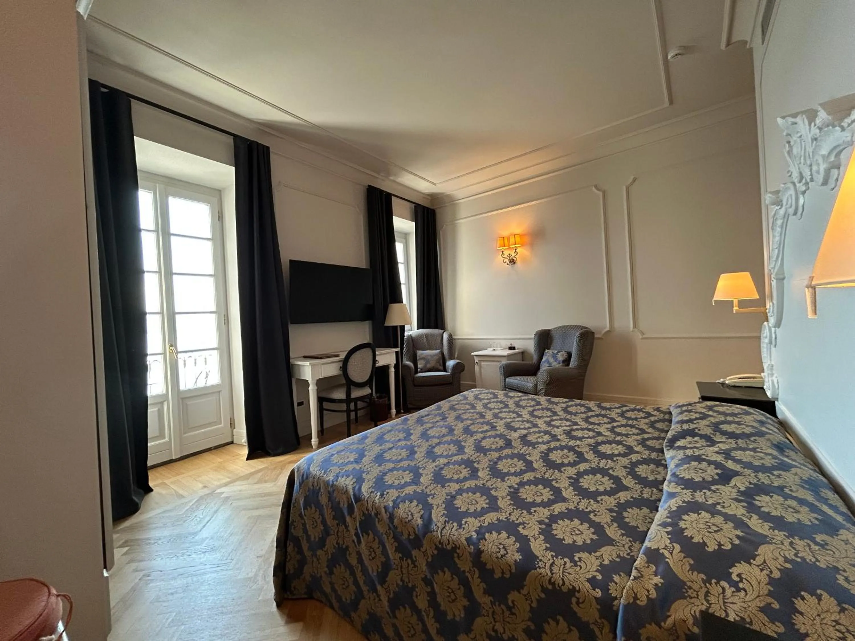 Bedroom, Bed in Hotel Cannero