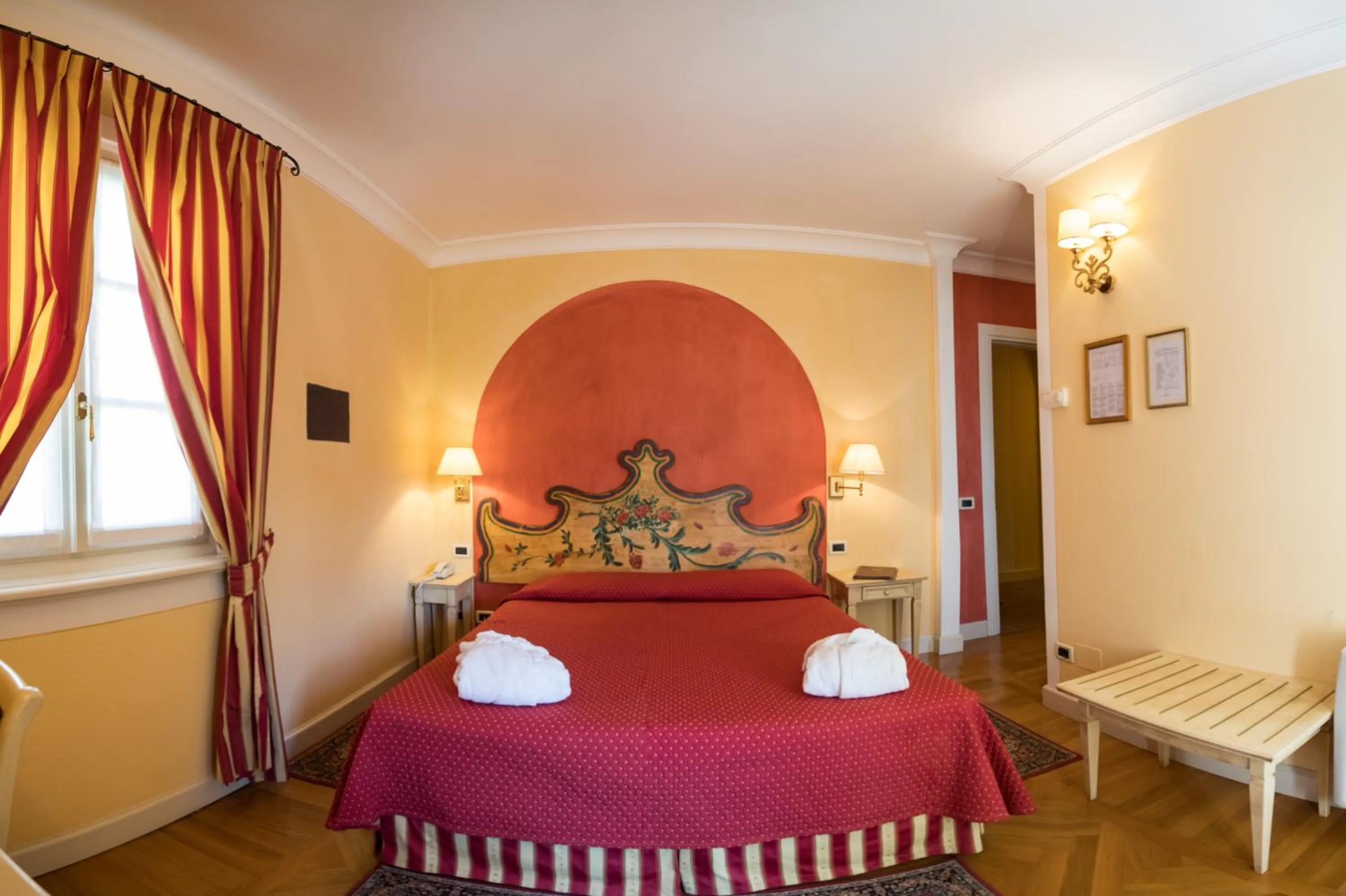 Photo of the whole room, Bed in Hotel Cannero