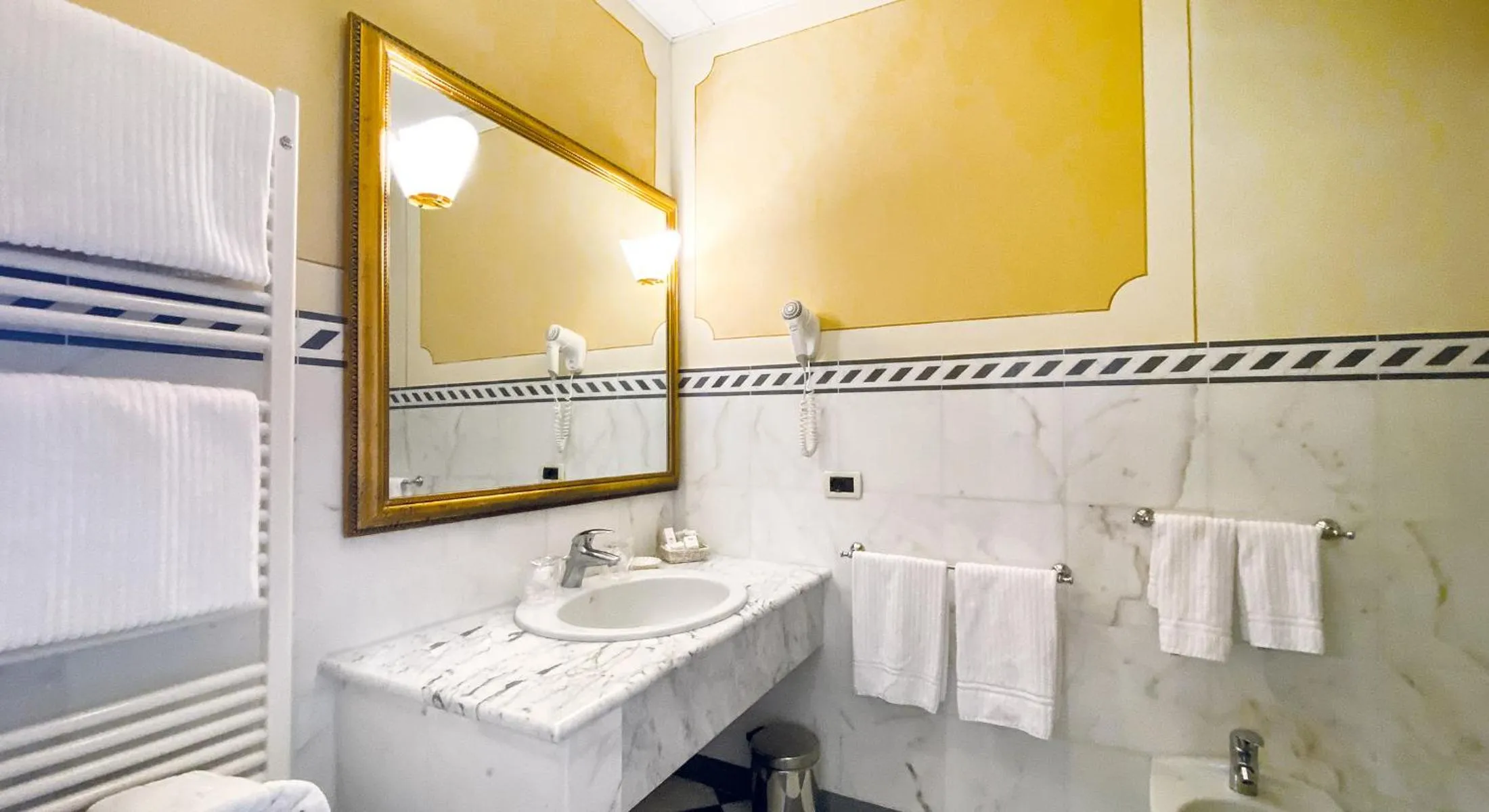 Bathroom in Hotel Cannero