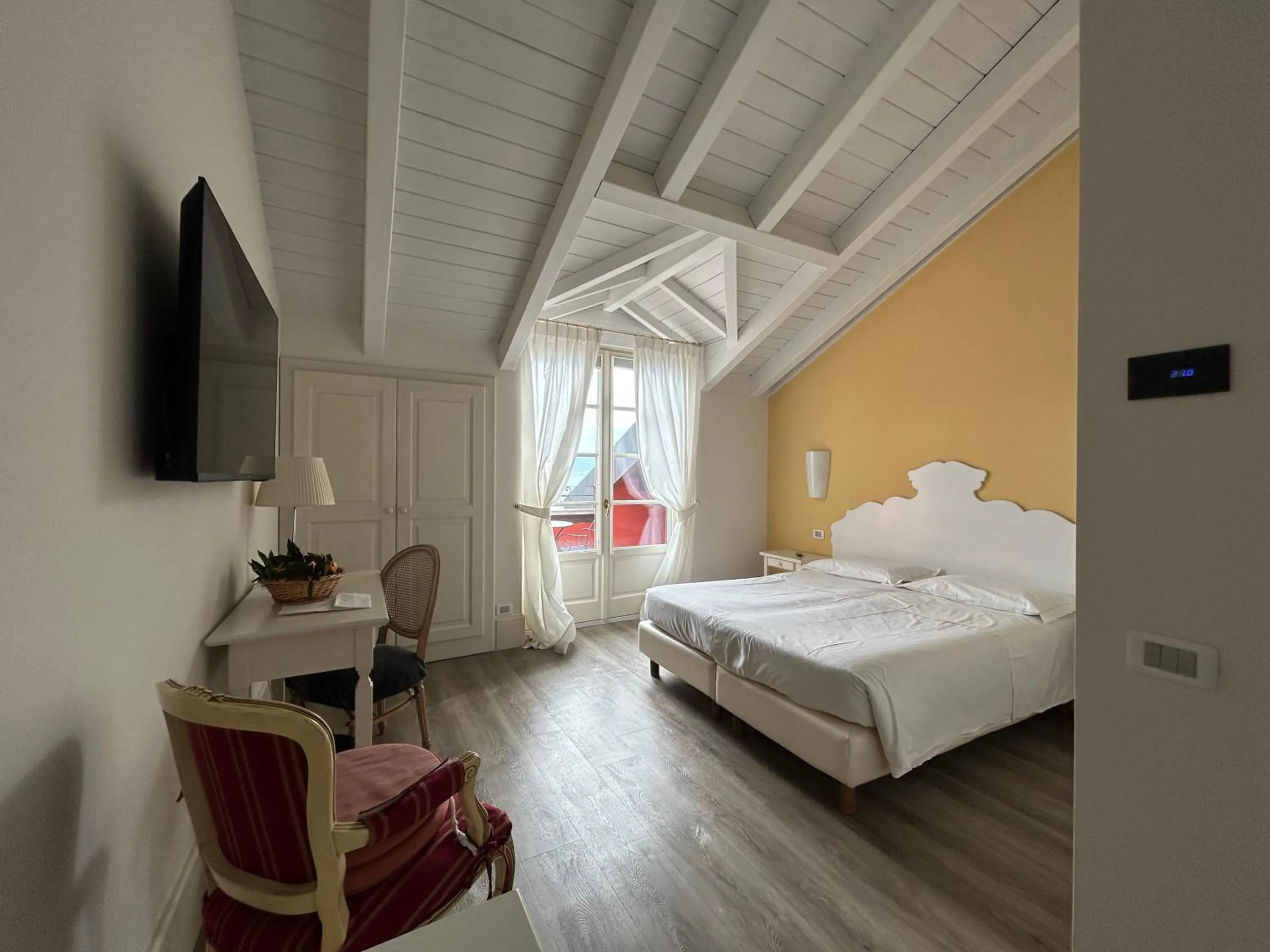 Bedroom, Bed in Hotel Cannero