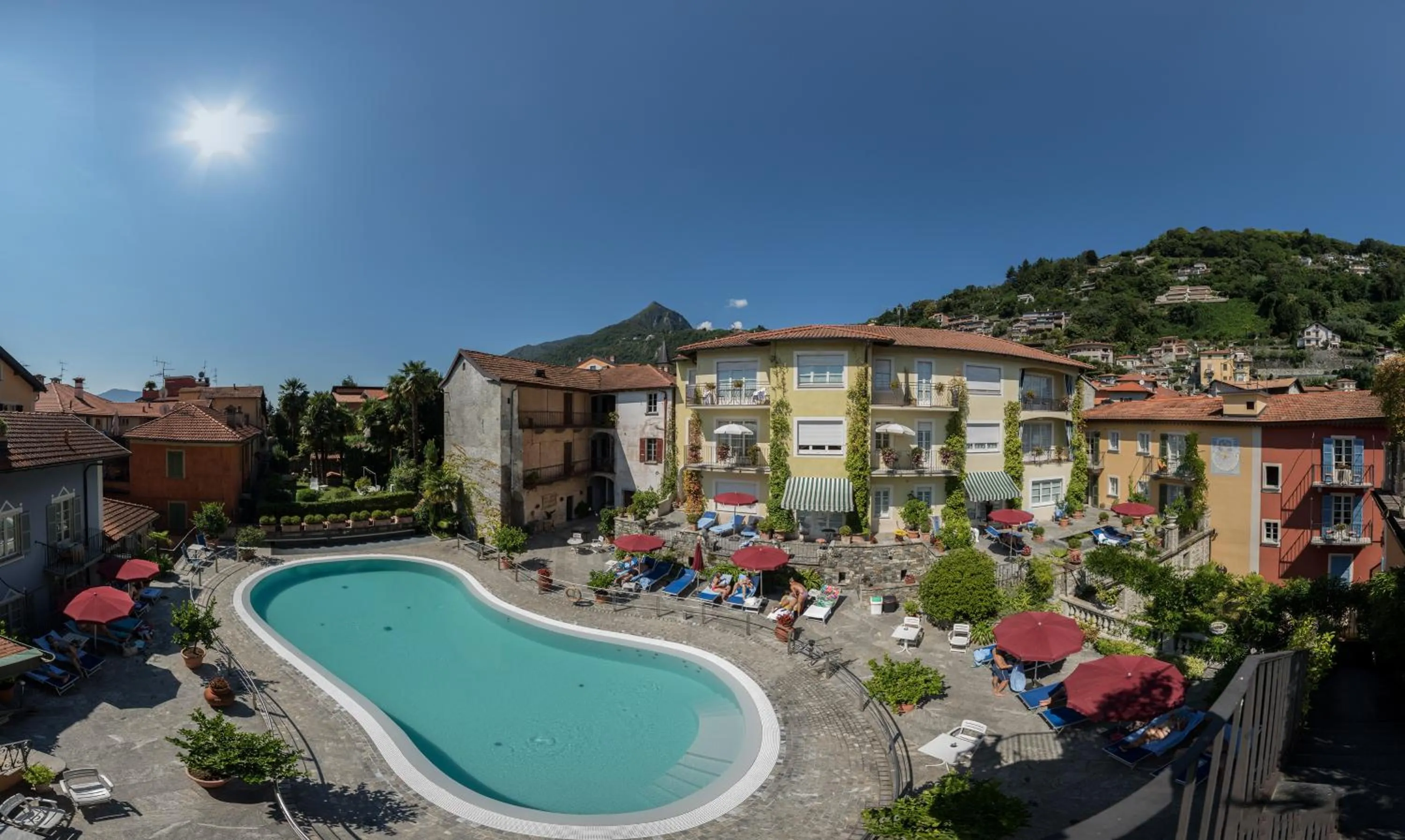 Swimming pool in Hotel Cannero