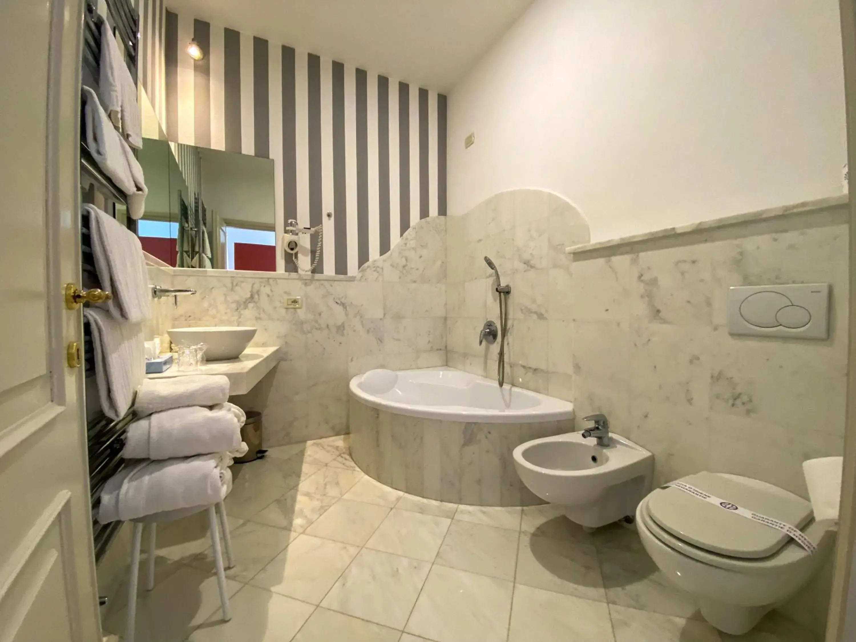 Bathroom in Hotel Cannero Bathroom in Hotel Cannero