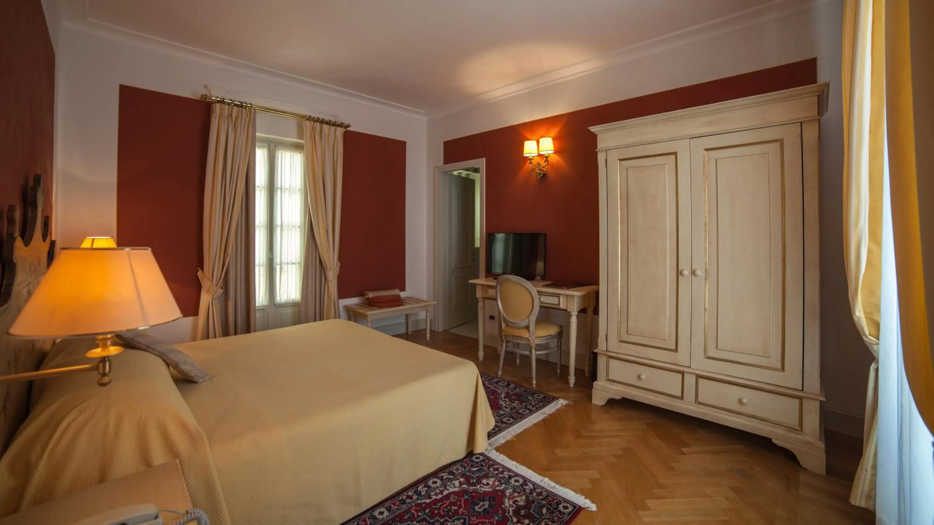 Photo of the whole room, Bed in Hotel Cannero