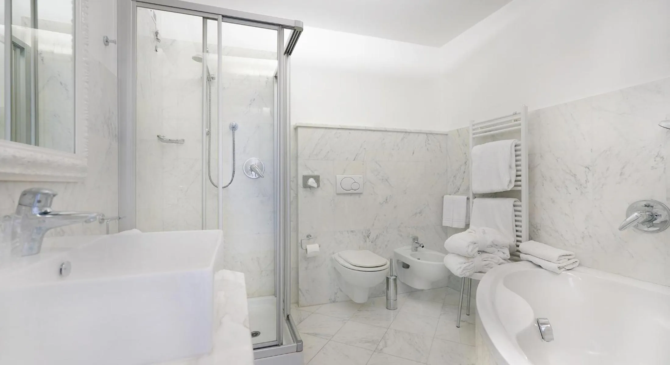 Bathroom in Hotel Cannero