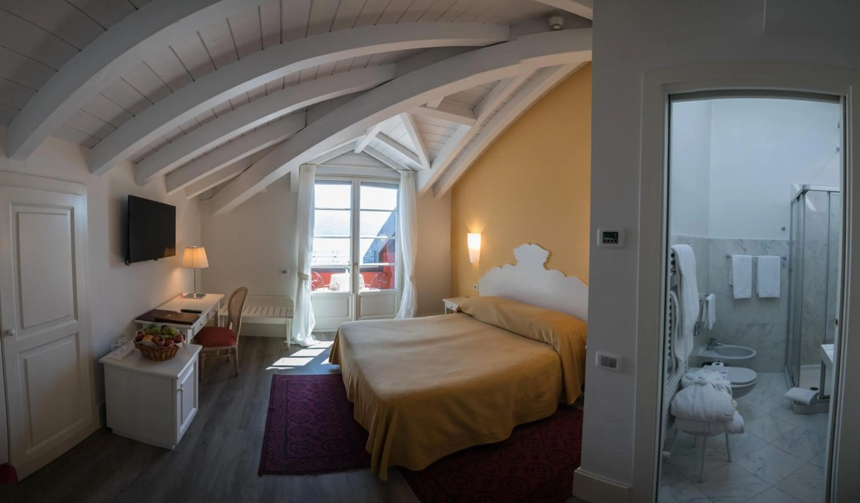 Photo of the whole room, Bed in Hotel Cannero