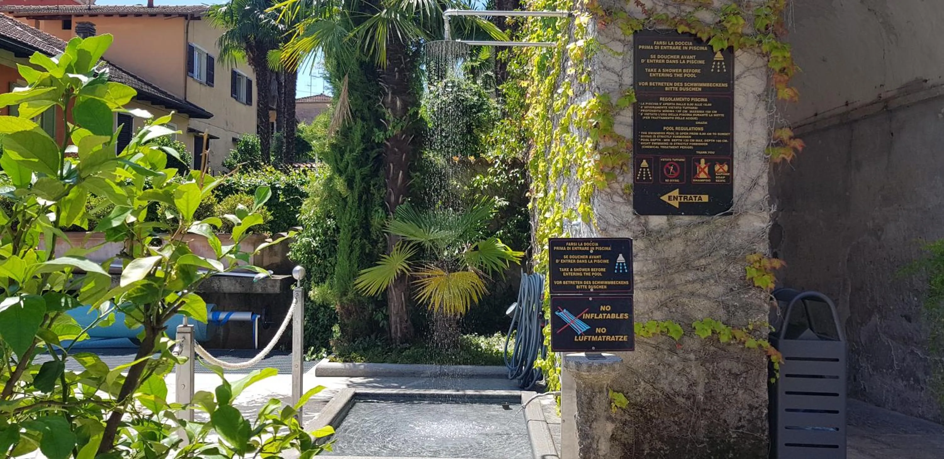 Patio in Hotel Cannero