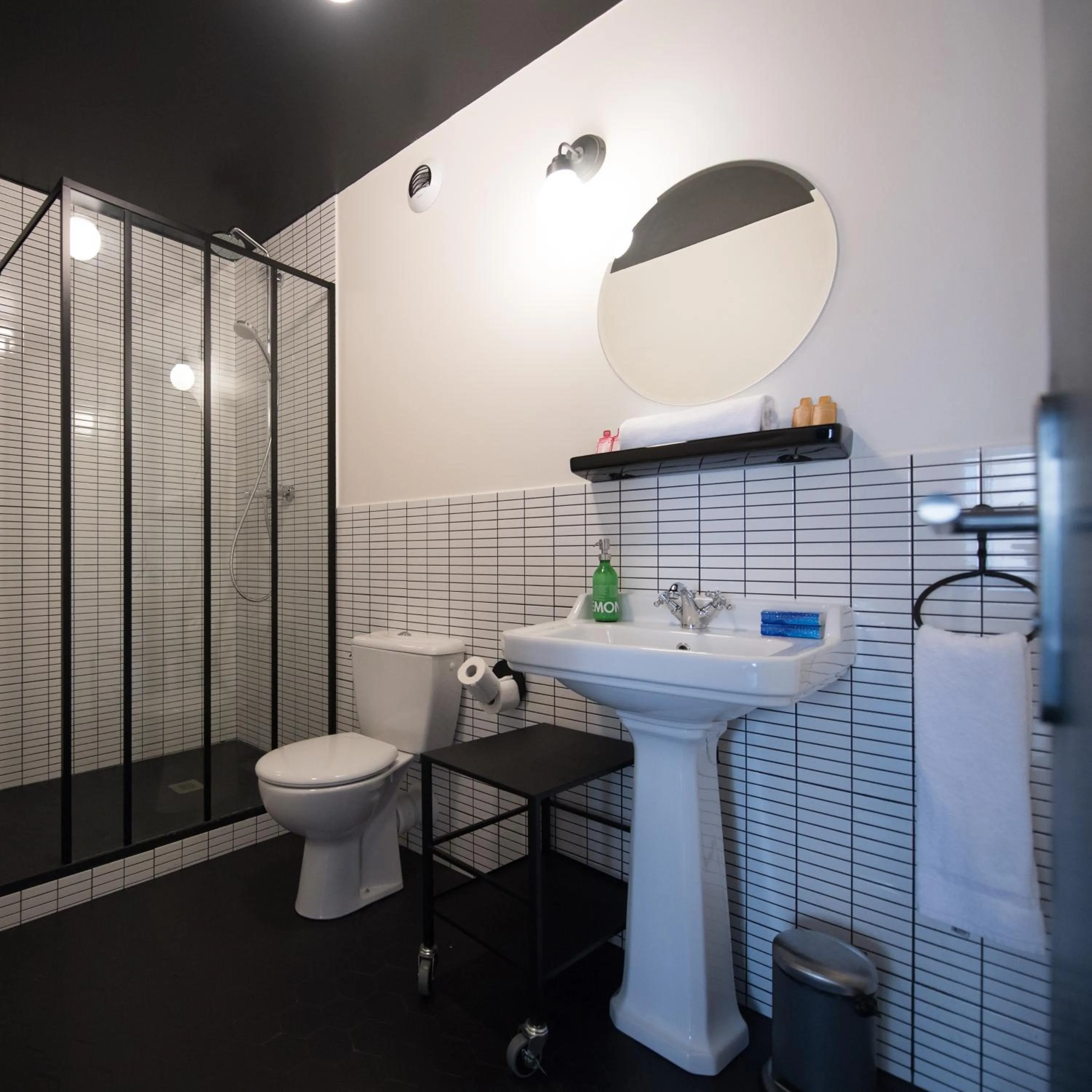 Shower in HO36 Hostel Lyon