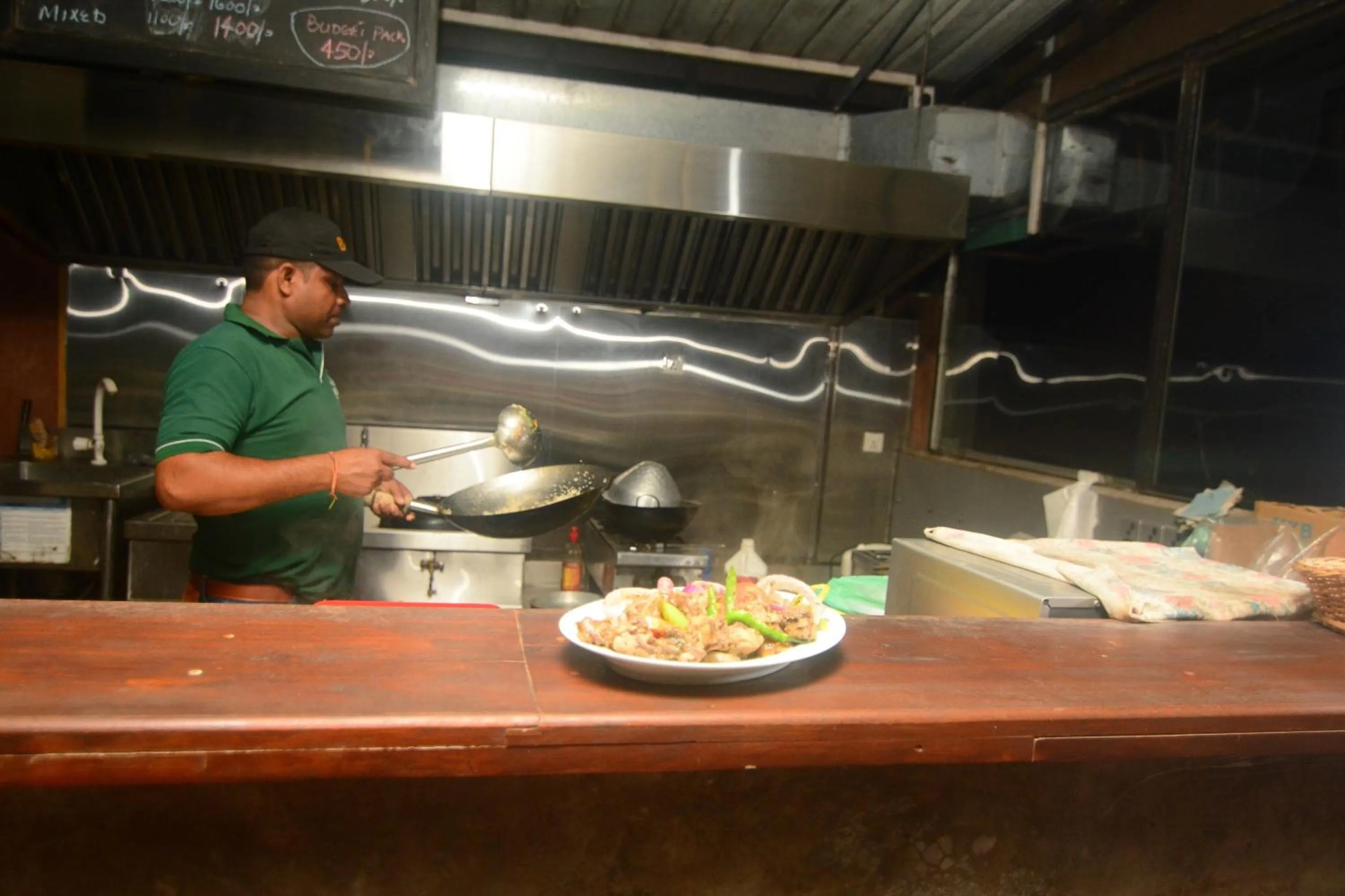 Restaurant/places to eat in Kutumbaya