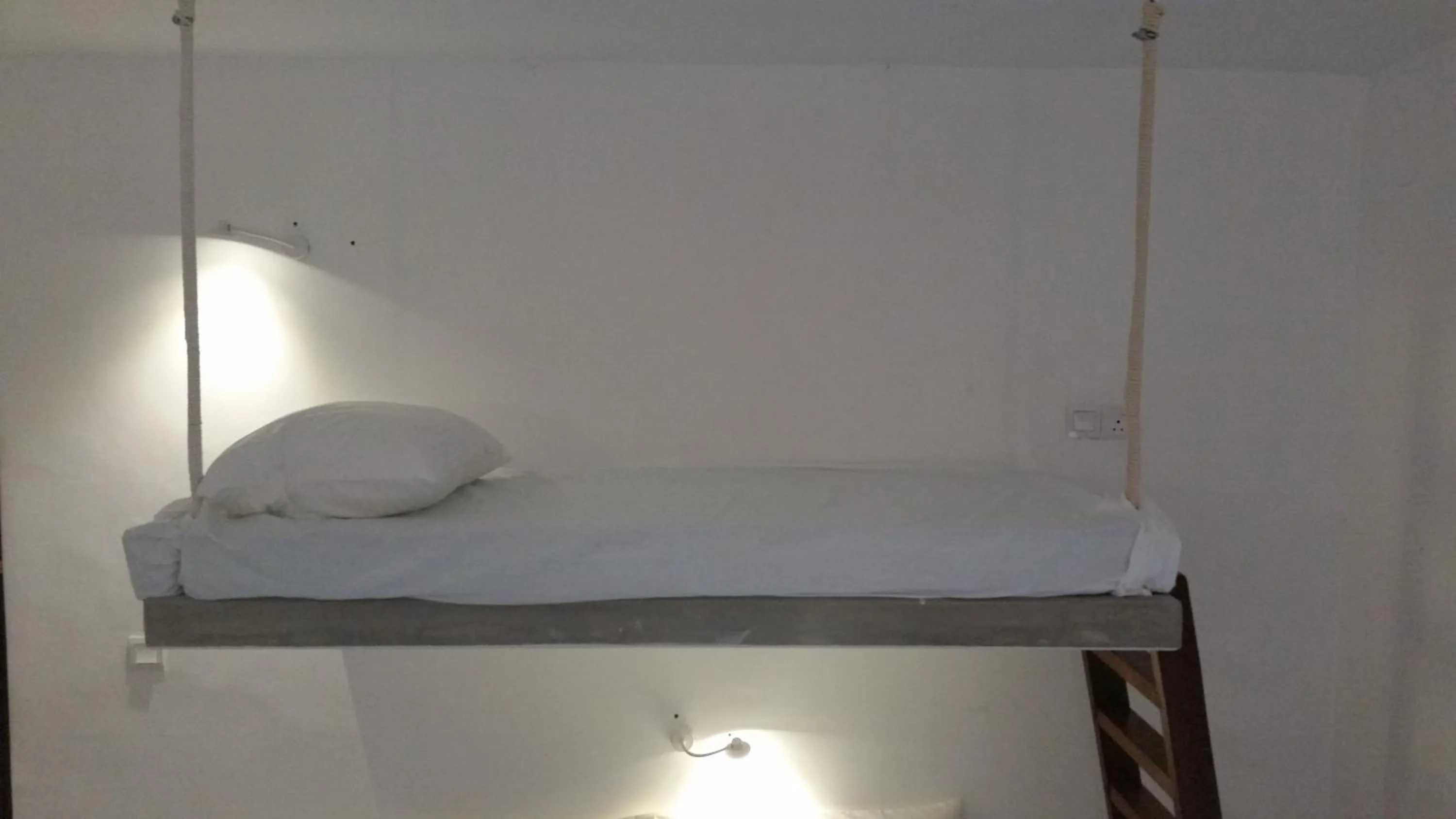 bunk bed, Bed in Kutumbaya