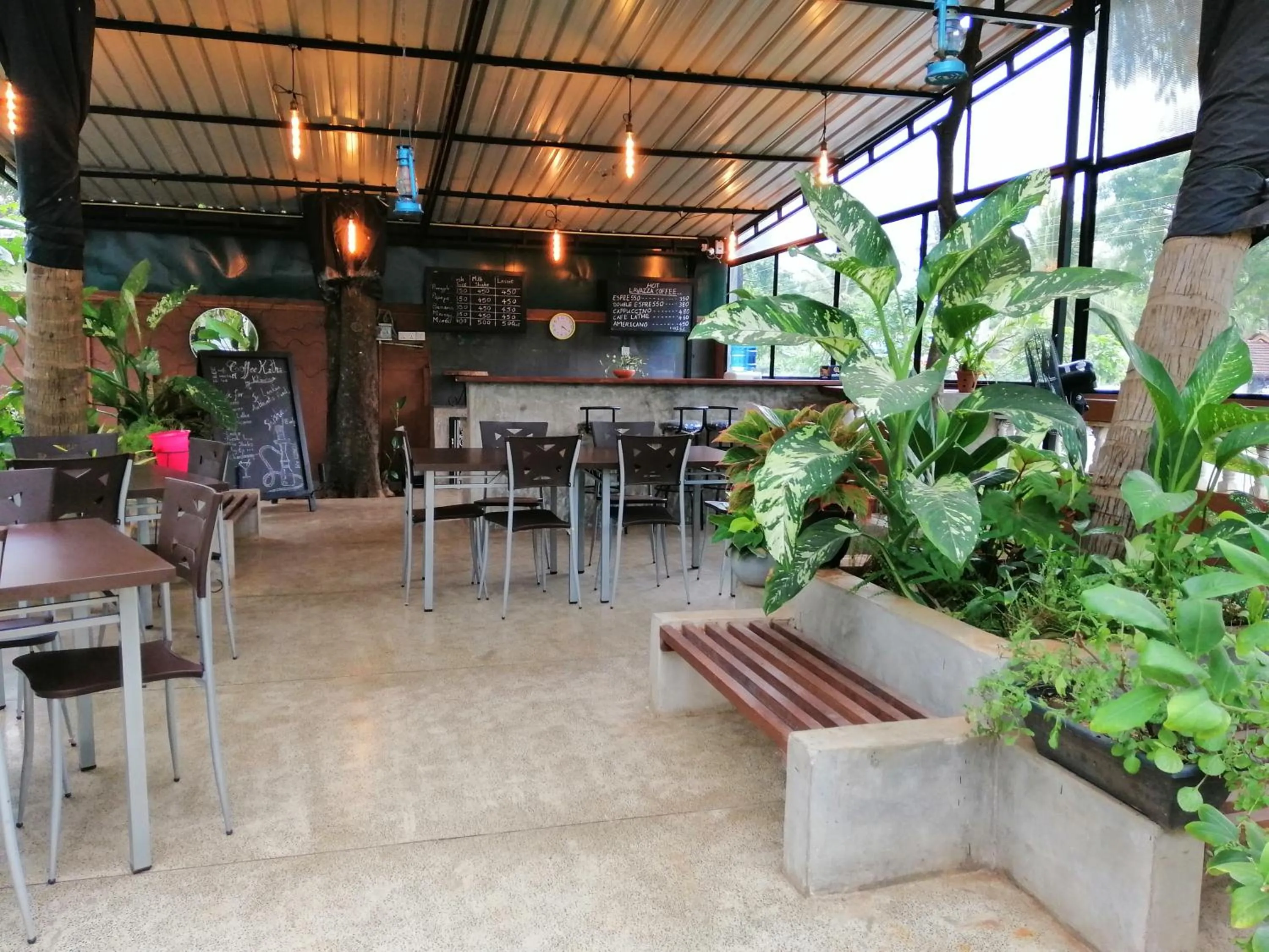 Restaurant/places to eat in Kutumbaya