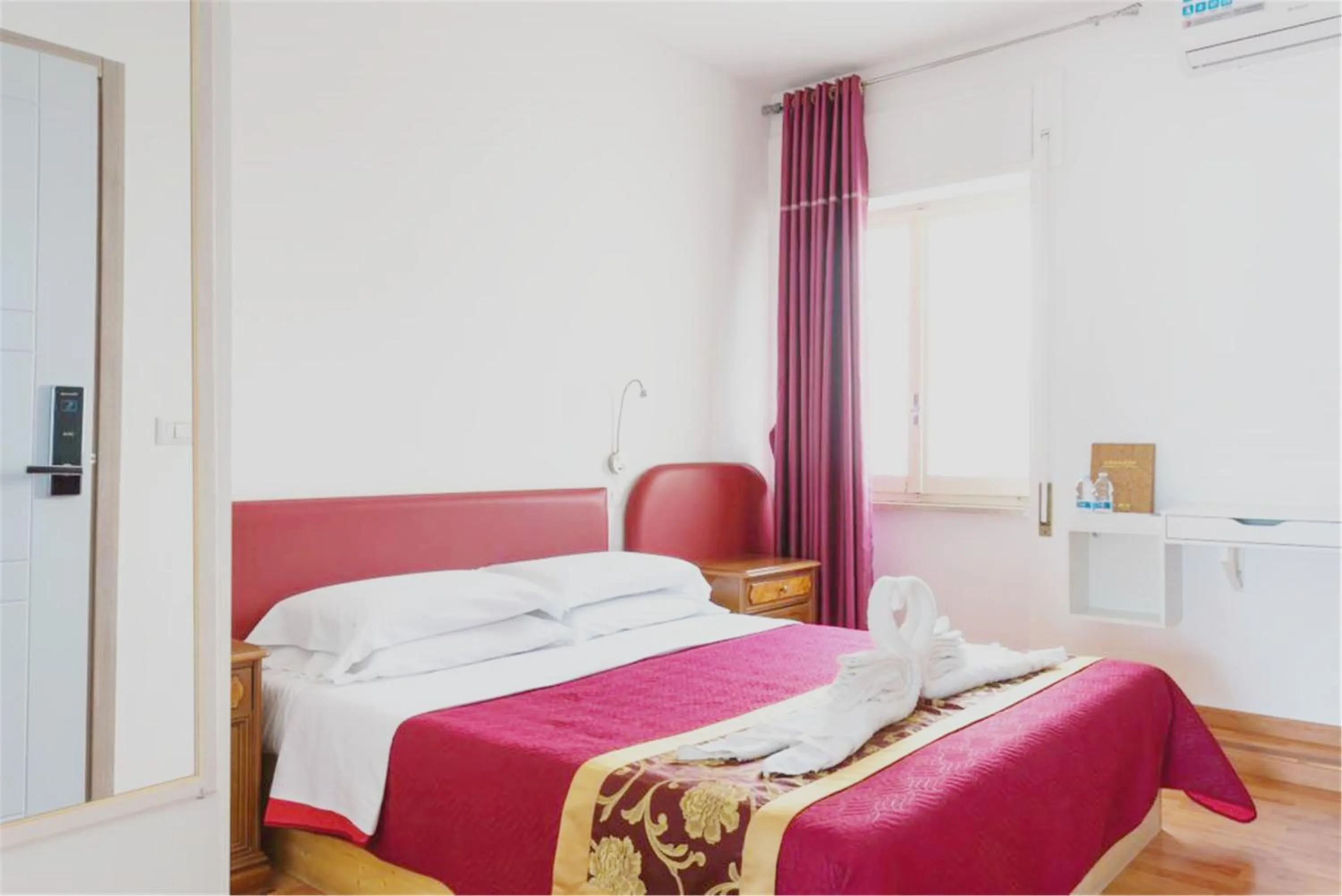 Summer, Bed in Ciclamino Siracusa