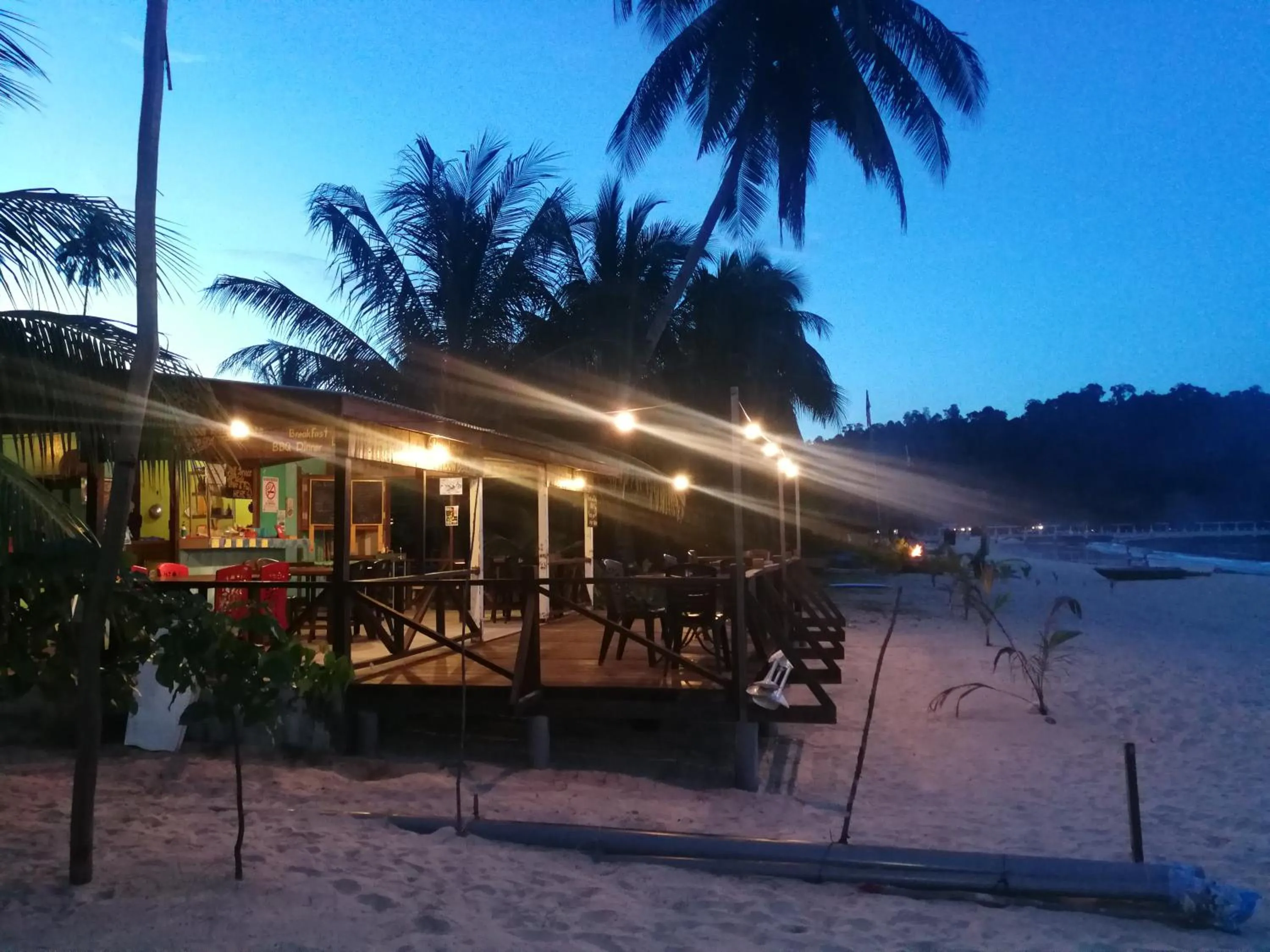 Restaurant/places to eat in Rainbow Tioman Cottage