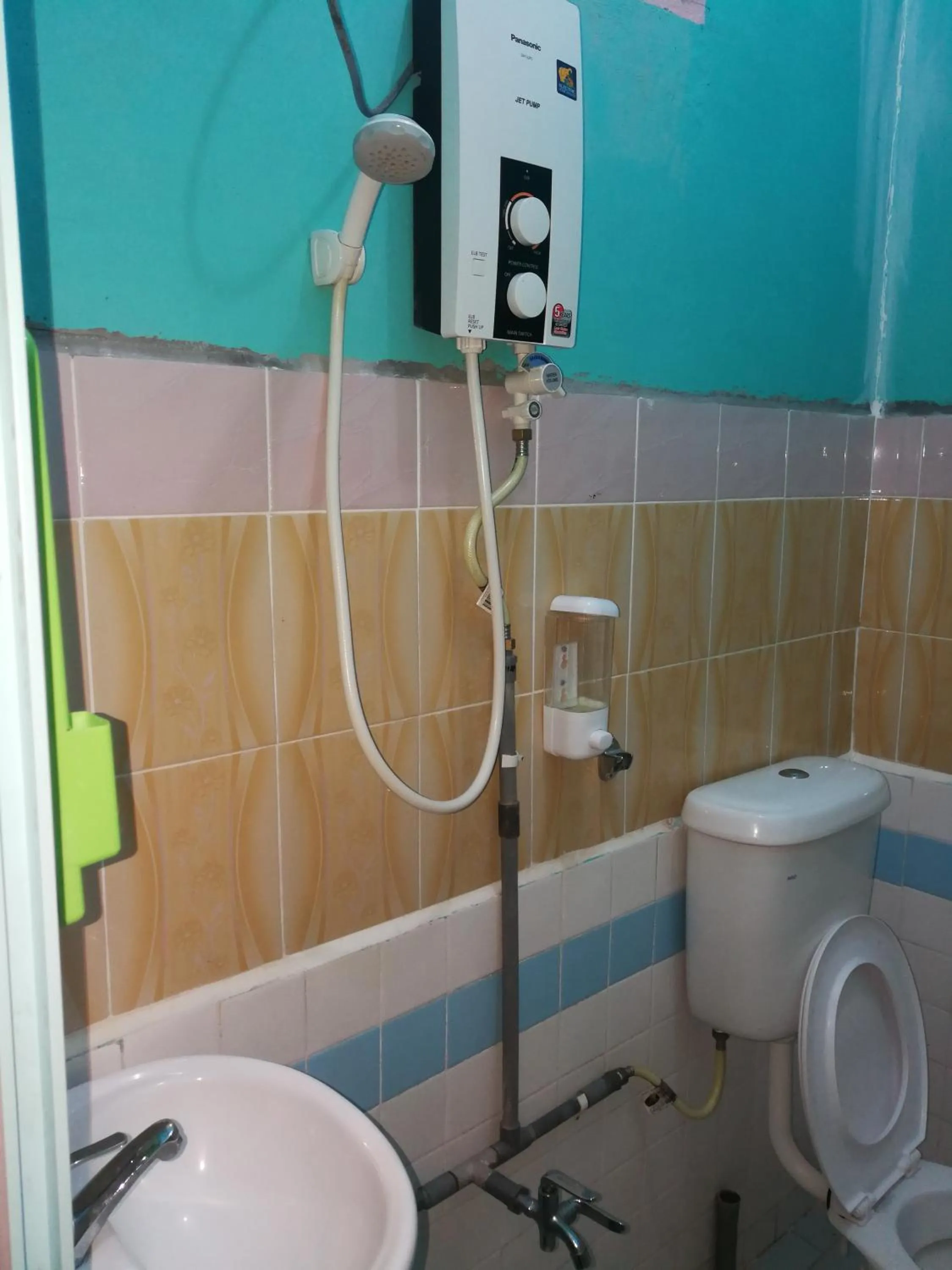 Shower in Rainbow Tioman Cottage
