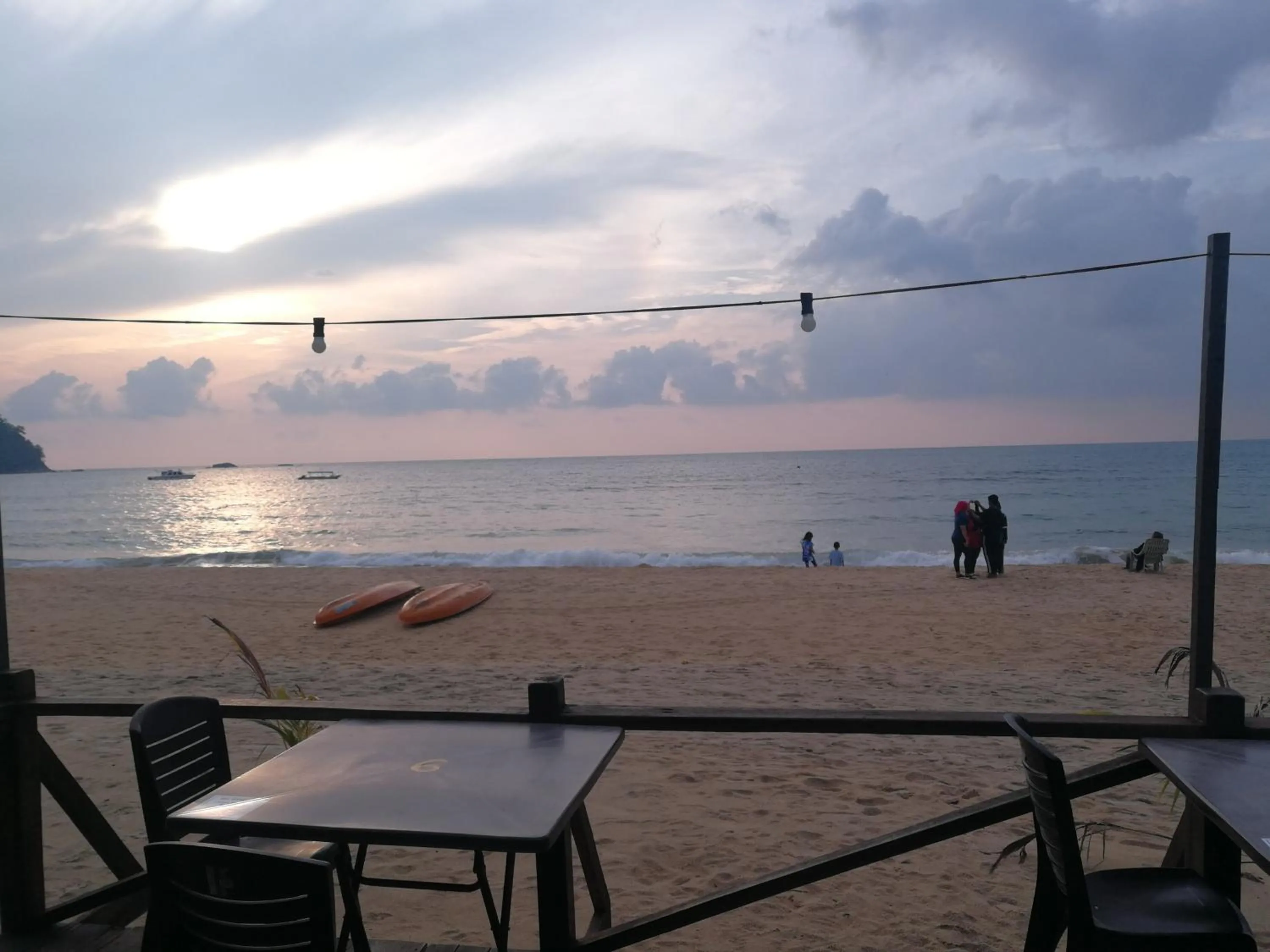 Restaurant/places to eat in Rainbow Tioman Cottage