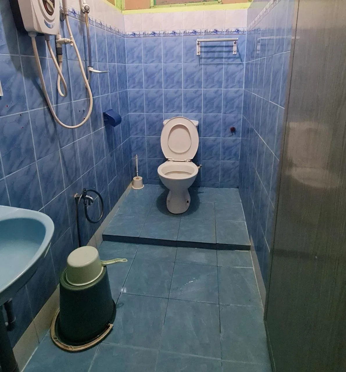 Shower in Rainbow Tioman Cottage