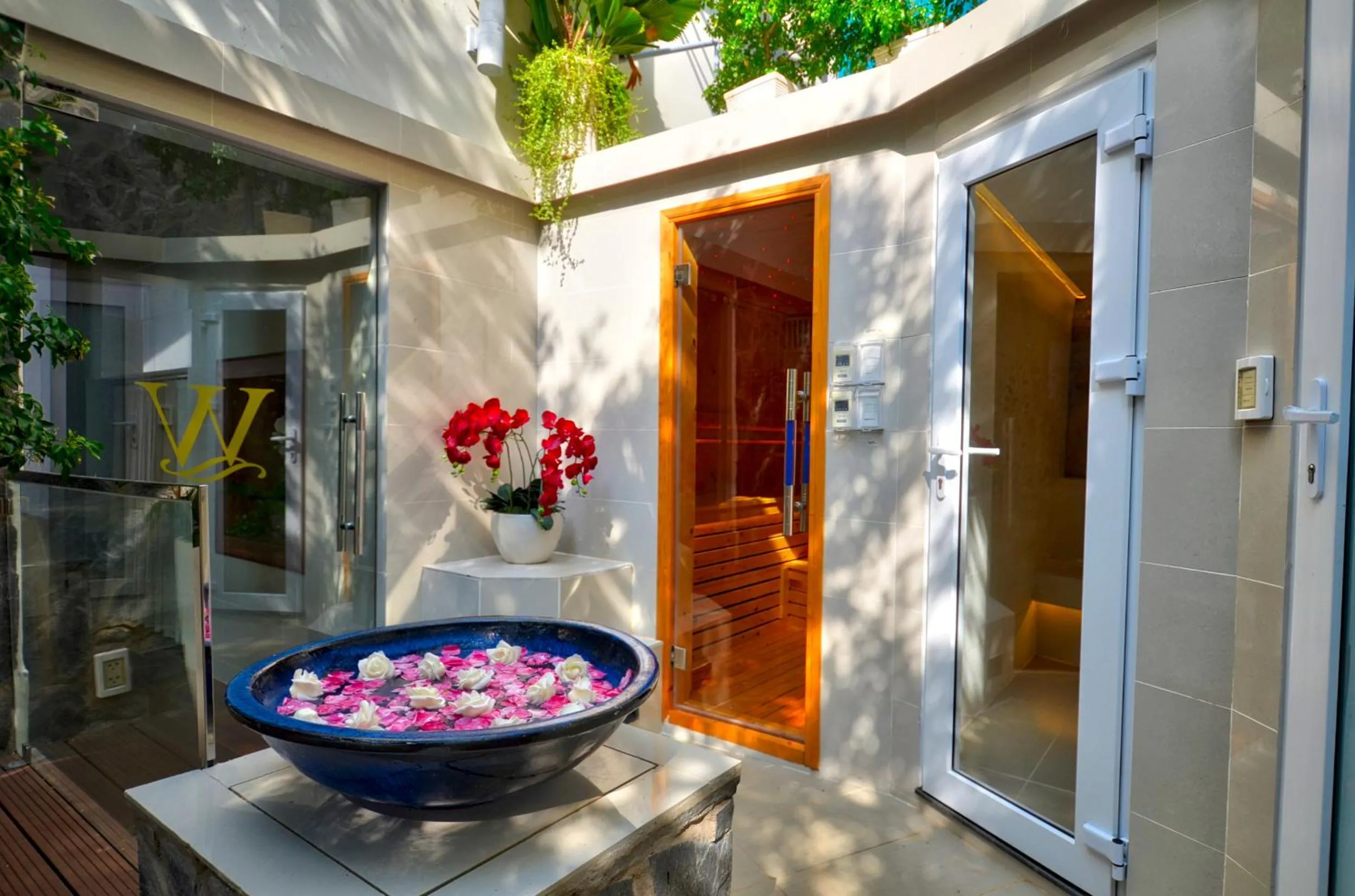 Garden in The Wind Resort - Tropical Hillside Escape